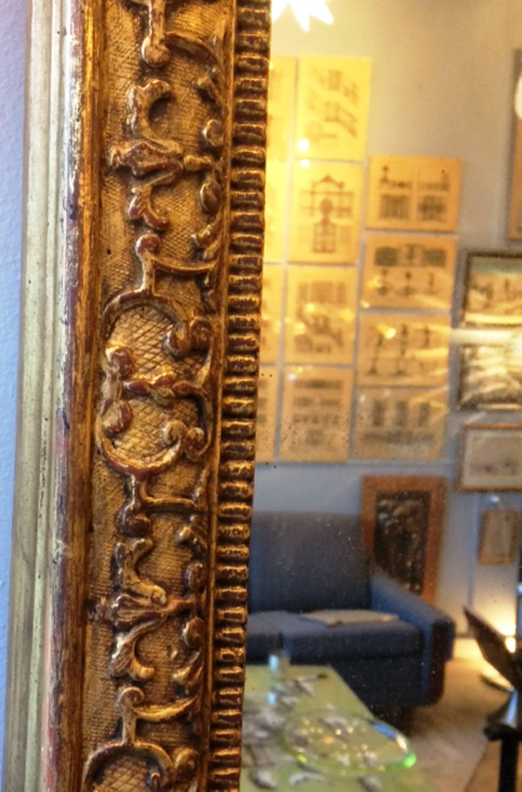French Louis XIV Period Wall Mirror, Carved Giltwood, France, 18th Century In Excellent Condition In Saint-Ouen, FR