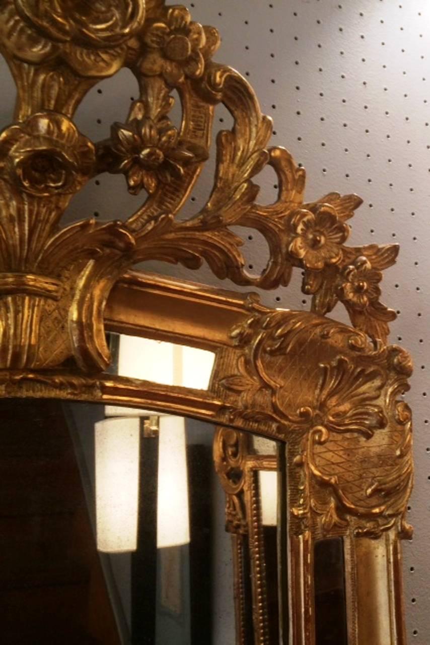 French Louis XIV Period Carved Giltwood Wall Mirror, Early 18th Century 1