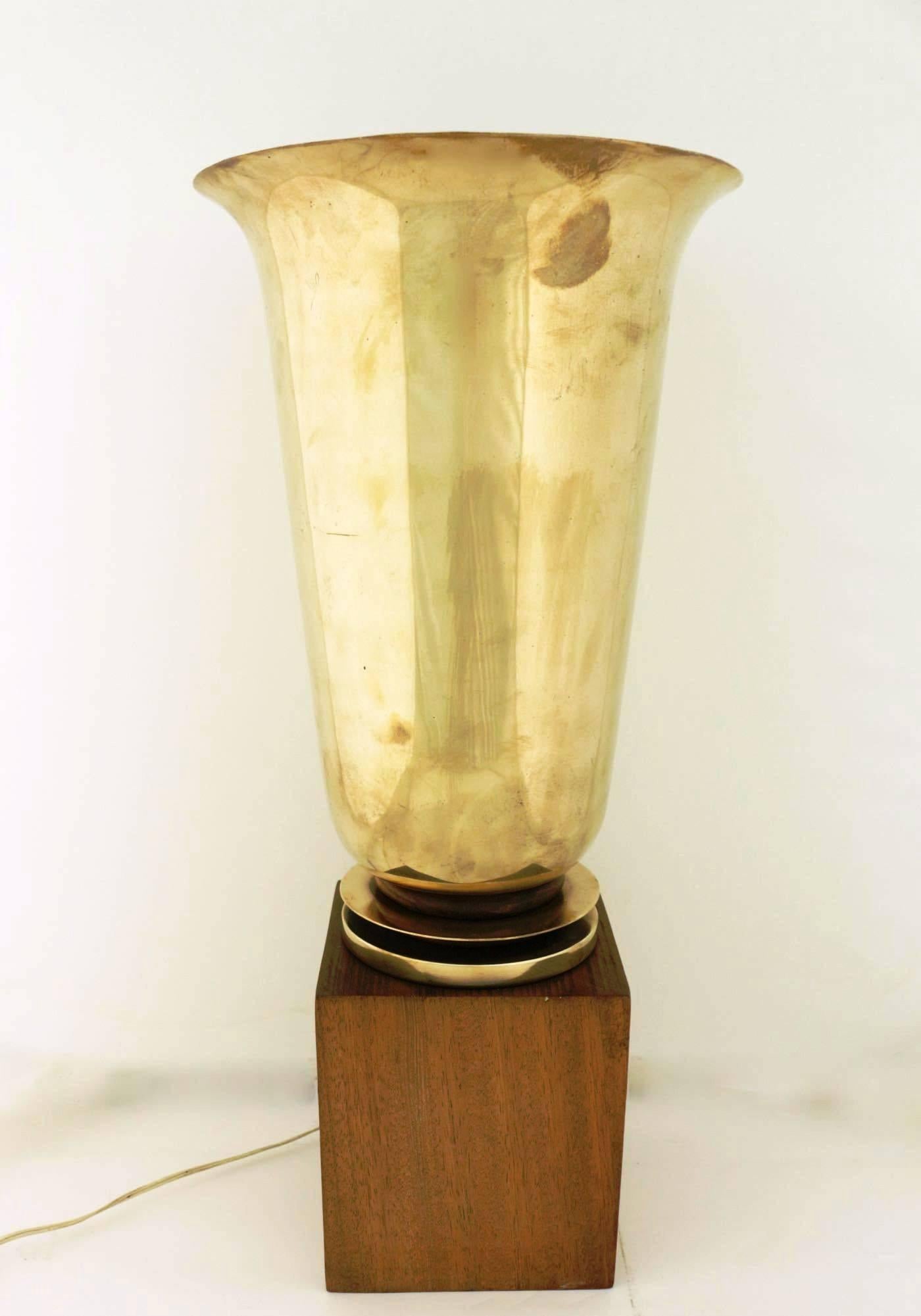 Beautiful Art Deco period table lamp, in the taste of Ruhlmann, France, 1930s
Wood and brass.