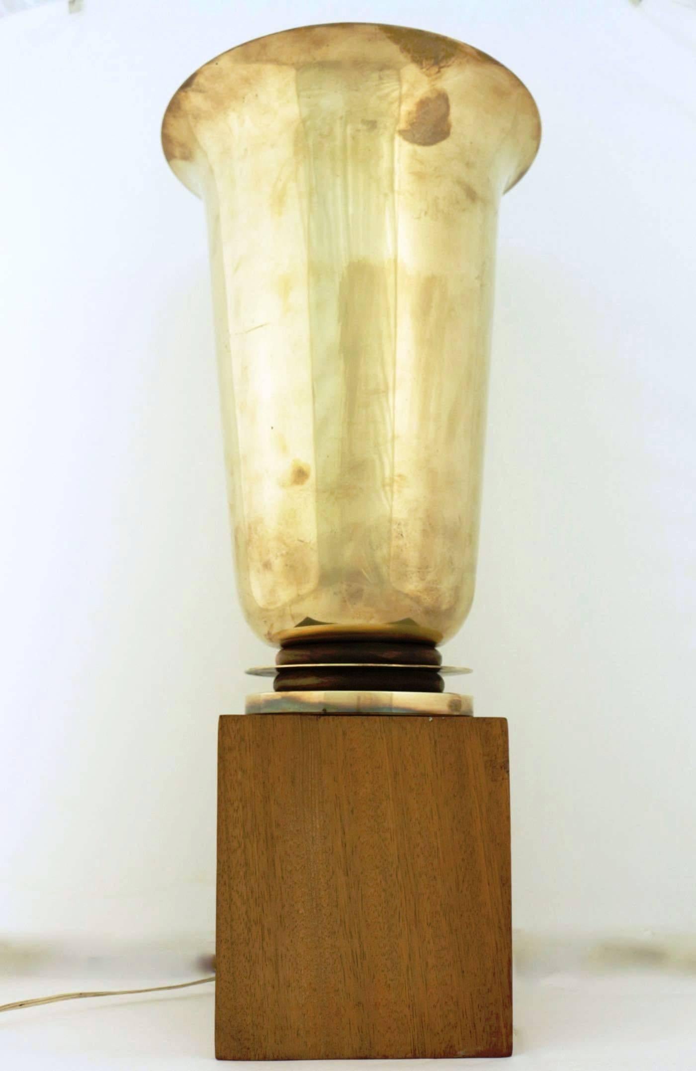 French Beautiful Art Deco Period Table Lamp, in the Taste of Ruhlmann, France, 1930s