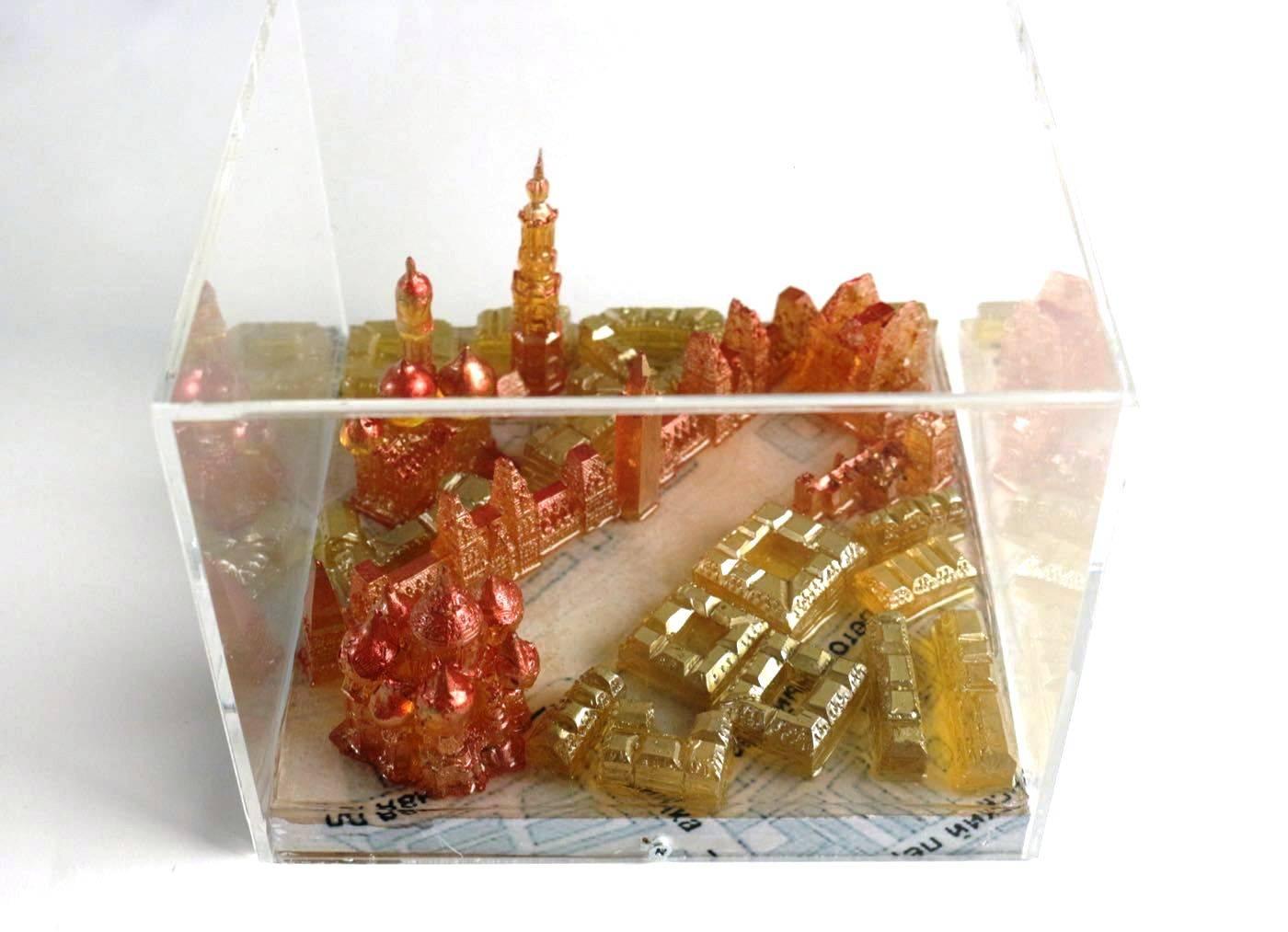 Small gold and raspberry resin sculpture by Greek artist G. Lagos.
Part of the cityscapes series,
Moscow, 2016.
Molded resin.
Altuglas box.
One of a kind piece.