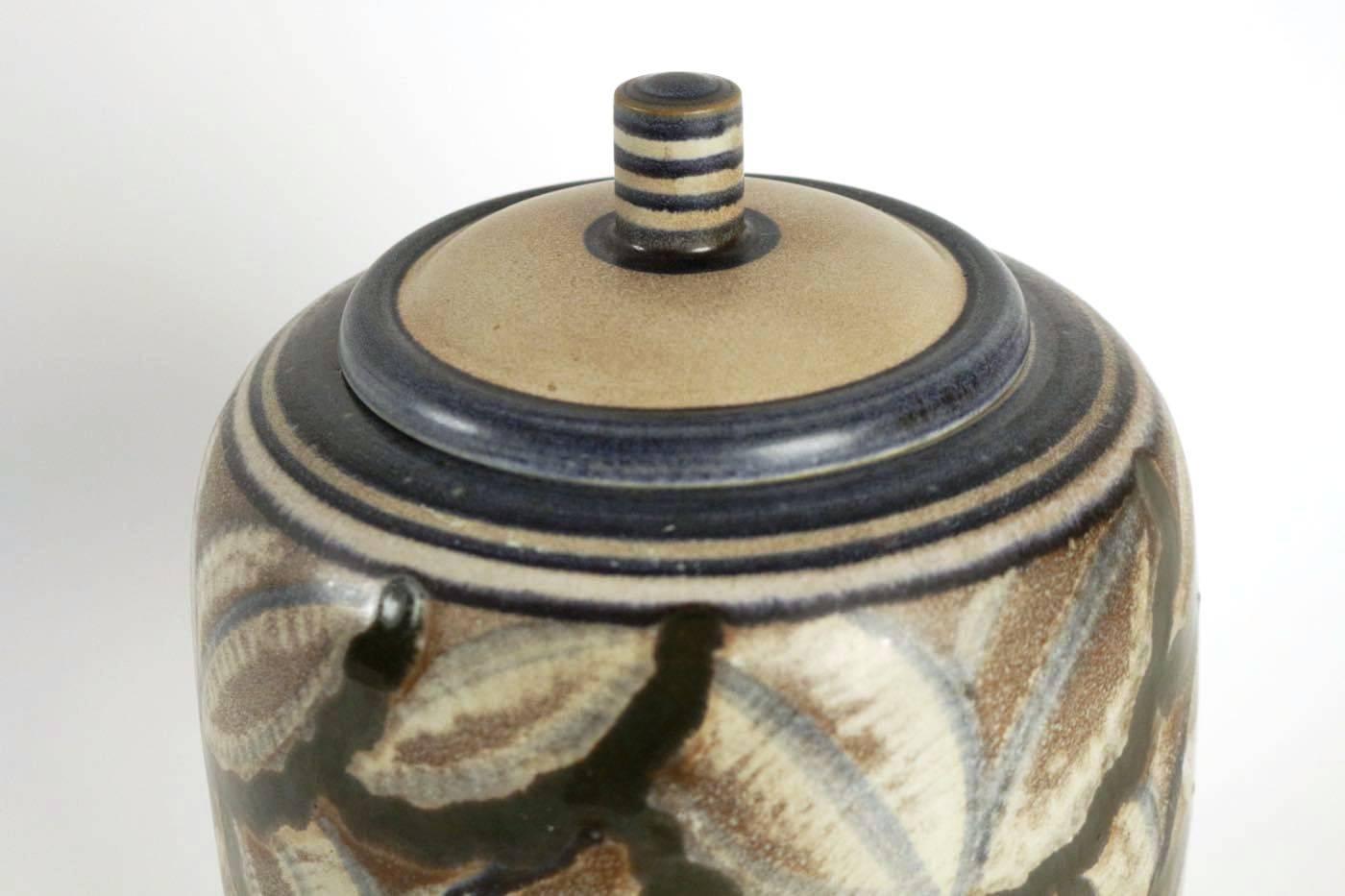 Manufacture de Sèvres
Large pot with top
sandstone with decors of stylized flowers, Art Deco period, shape created by Gensoli, design by André Naudy, stamp of Sèvres under the base and dated 1933.
Measures: height 32 cm
diameter 23 cm.
 