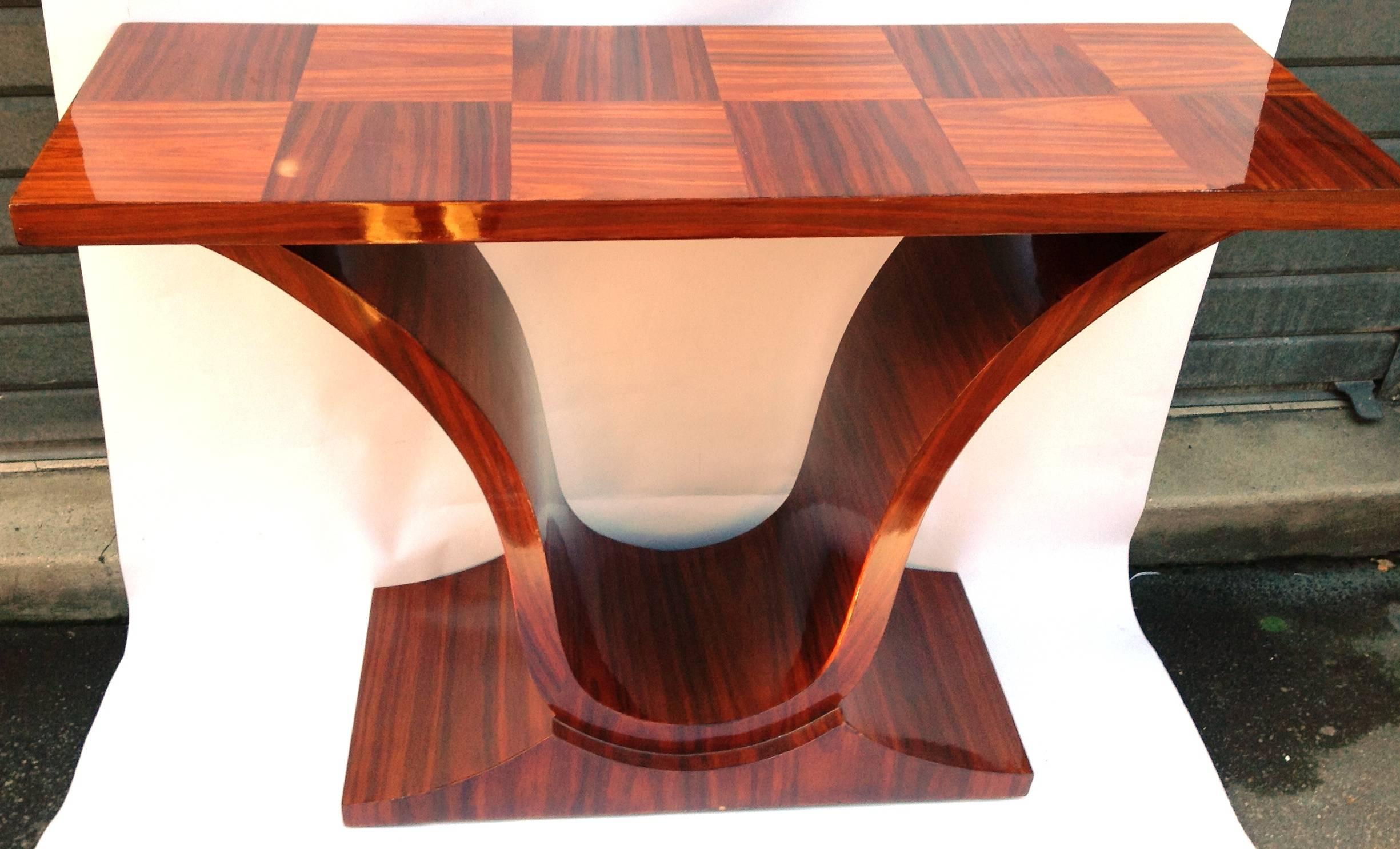 Elegant Art Deco style mahogany veneer console table, late 20th century
with chessboard parquetry on top,
late 20th century.
some scratches and losses