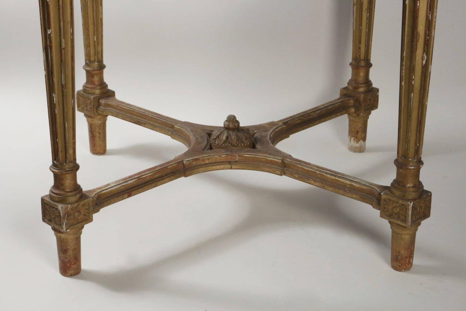 Louis XVI Style French Center Table Carved Giltwood, Early 20th Century In Good Condition In Saint-Ouen, FR