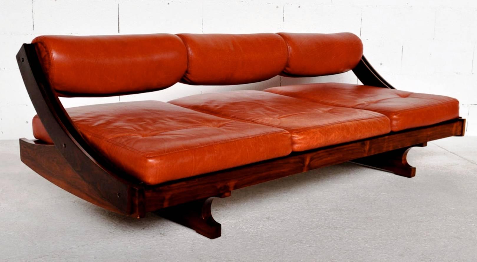 GS 195 Sofa Daybed by Gianni Songia for Sormani in Brazilian Rosewood In Excellent Condition In Saint-Ouen, FR
