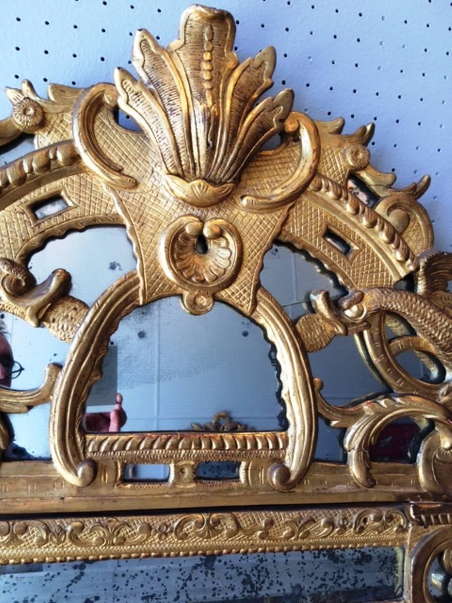 Spectacular French Regence Period Carved Giltwood Mirror, France, circa 1730 For Sale 2