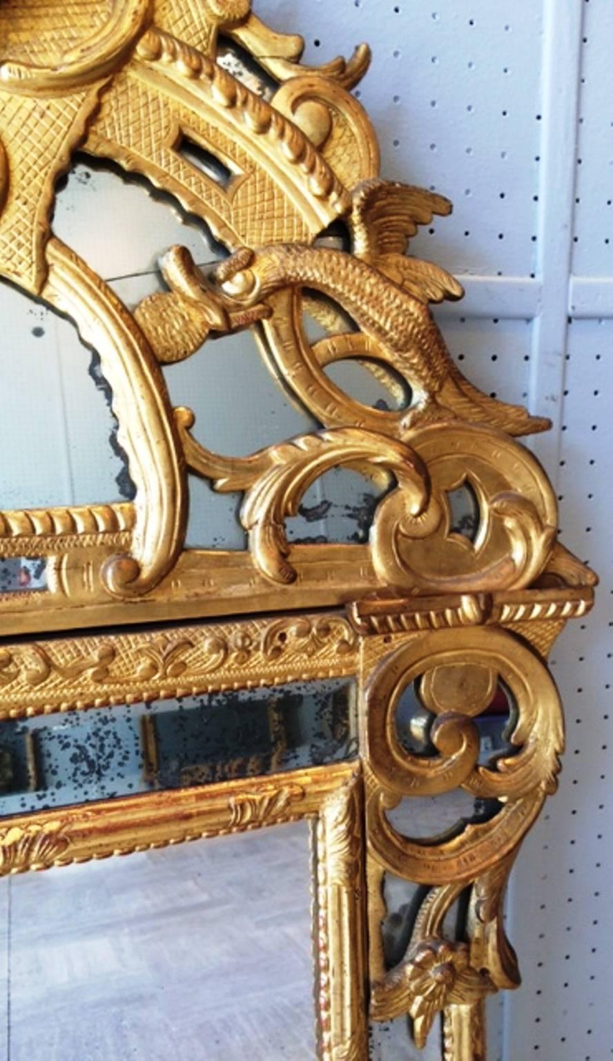 Spectacular French Regence Period Carved Giltwood Mirror, France, circa 1730 For Sale 3