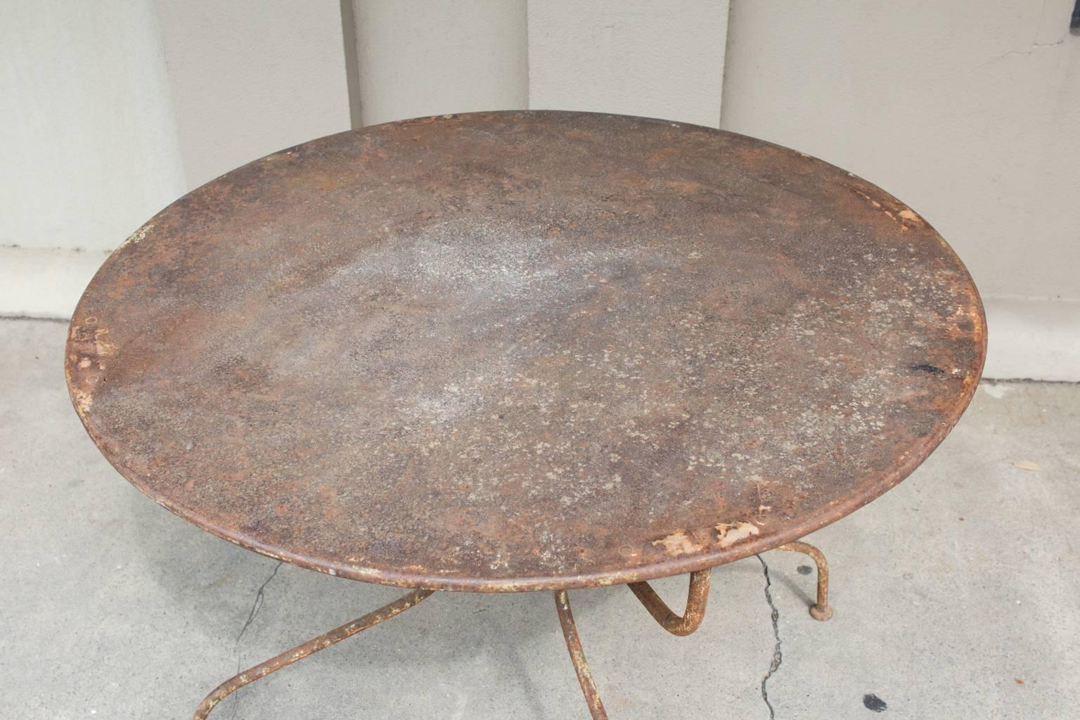 Add rustic charm to any space, indoors or out with this round, metal garden table. Sourced during our most recent trip to France, this table dates to the 1920s and features a rusted finish. See images for full details.

Measures: 44