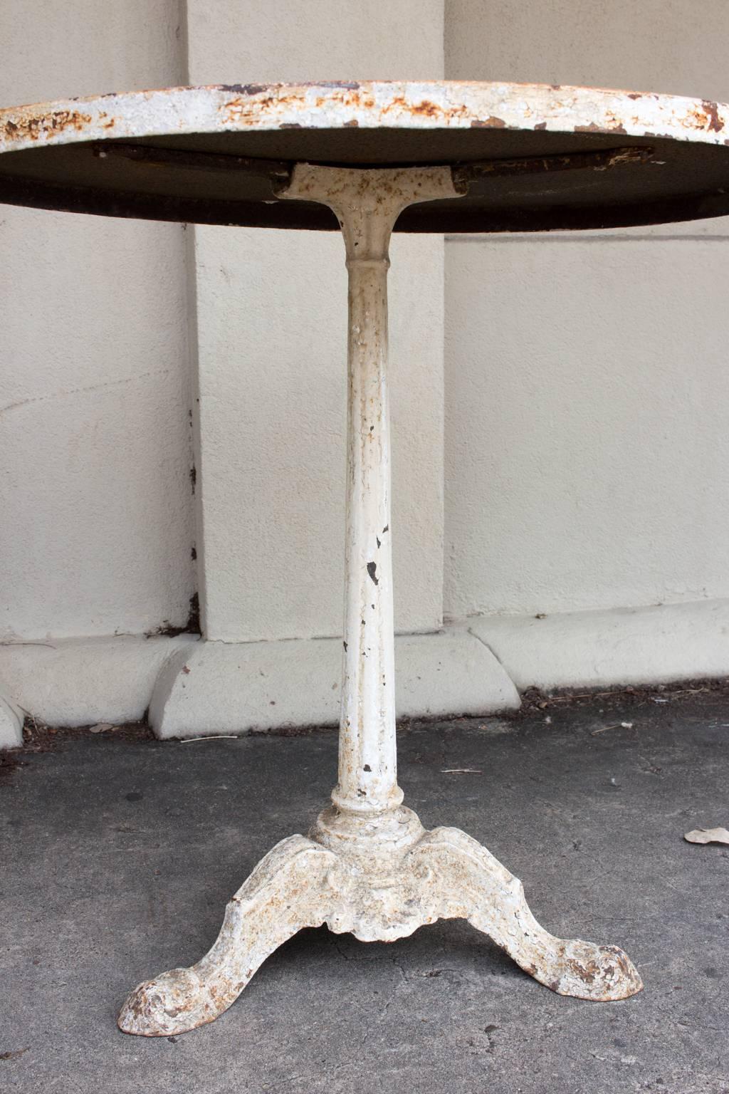 Rustic Painted 1920s Cast Iron and Metal Bistro Table Found in France In Distressed Condition In Houston, TX
