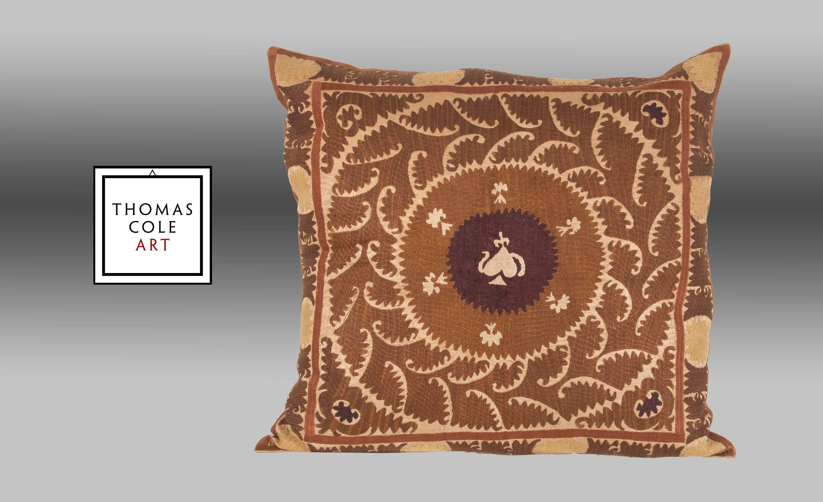 A pillow fashioned from a vintage Uzbek embroidery from the Samarkand area of that region. The pillow is backed with a linen cloth (see final detail image).

The condition is good, with no holes, repair or stains. Measures: 34.6