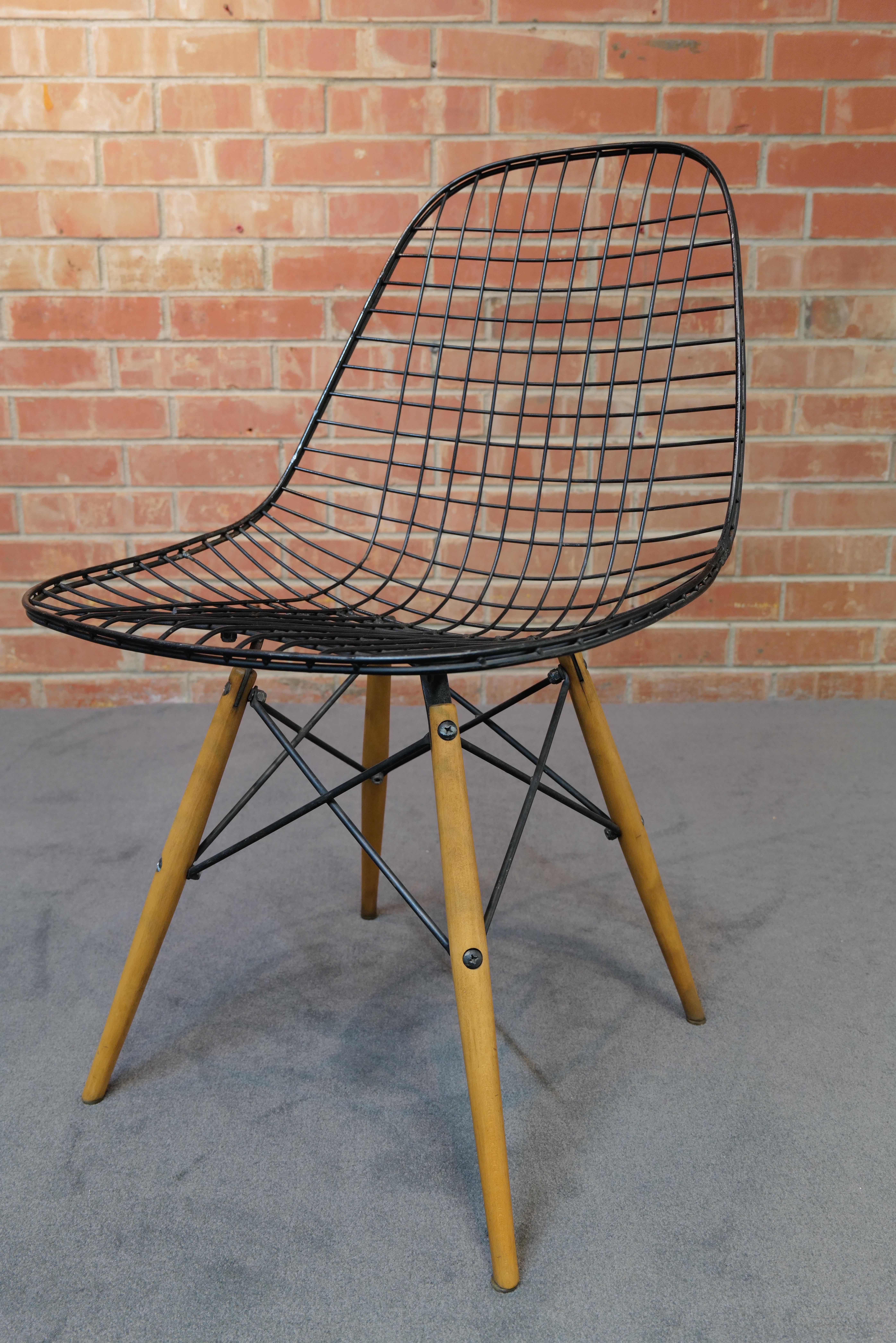 Eames Dowel Leg Wire Chair for Herman Miller, 1950s For Sale 6