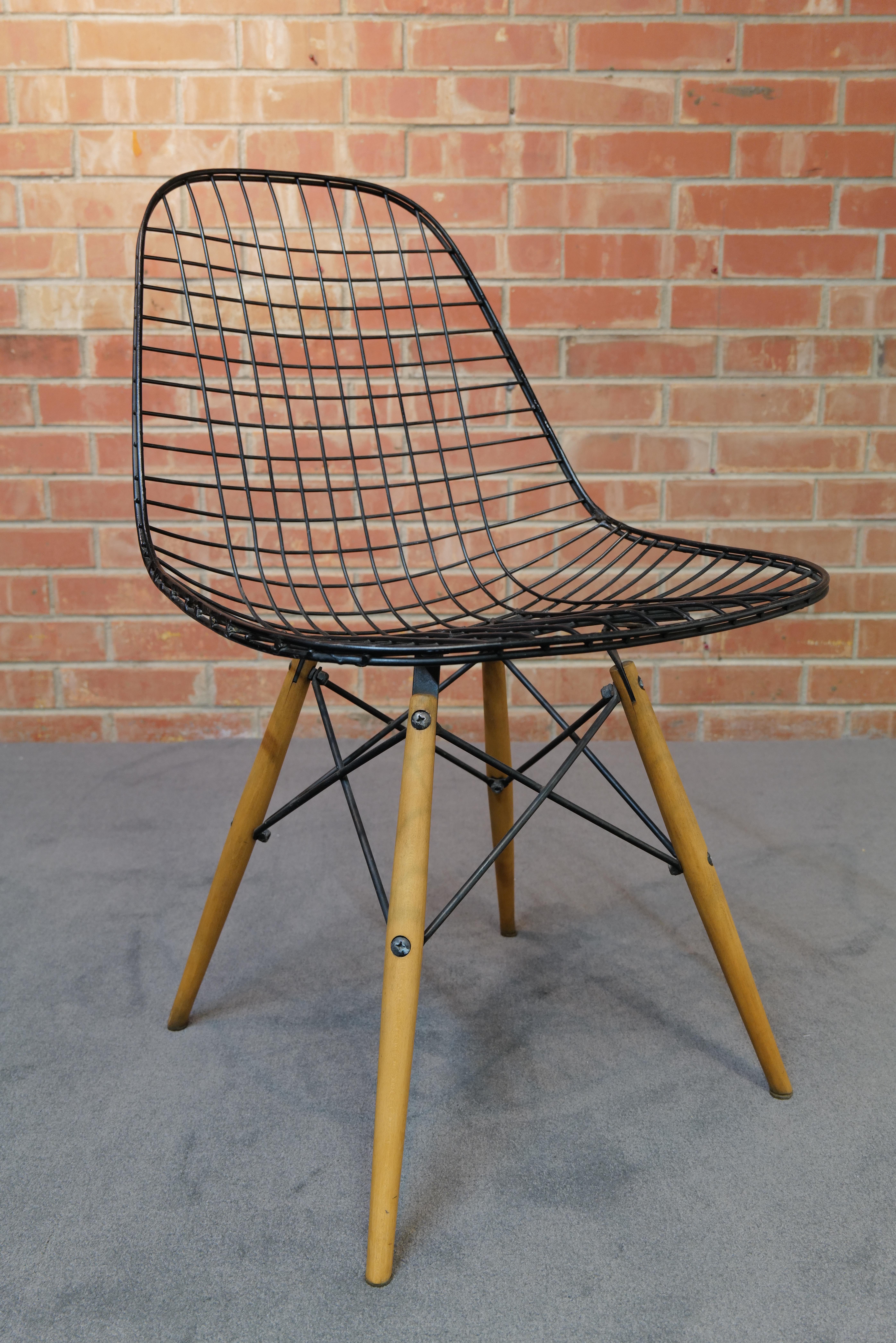 Eames Dowel Leg Wire Chair for Herman Miller, 1950s For Sale 5
