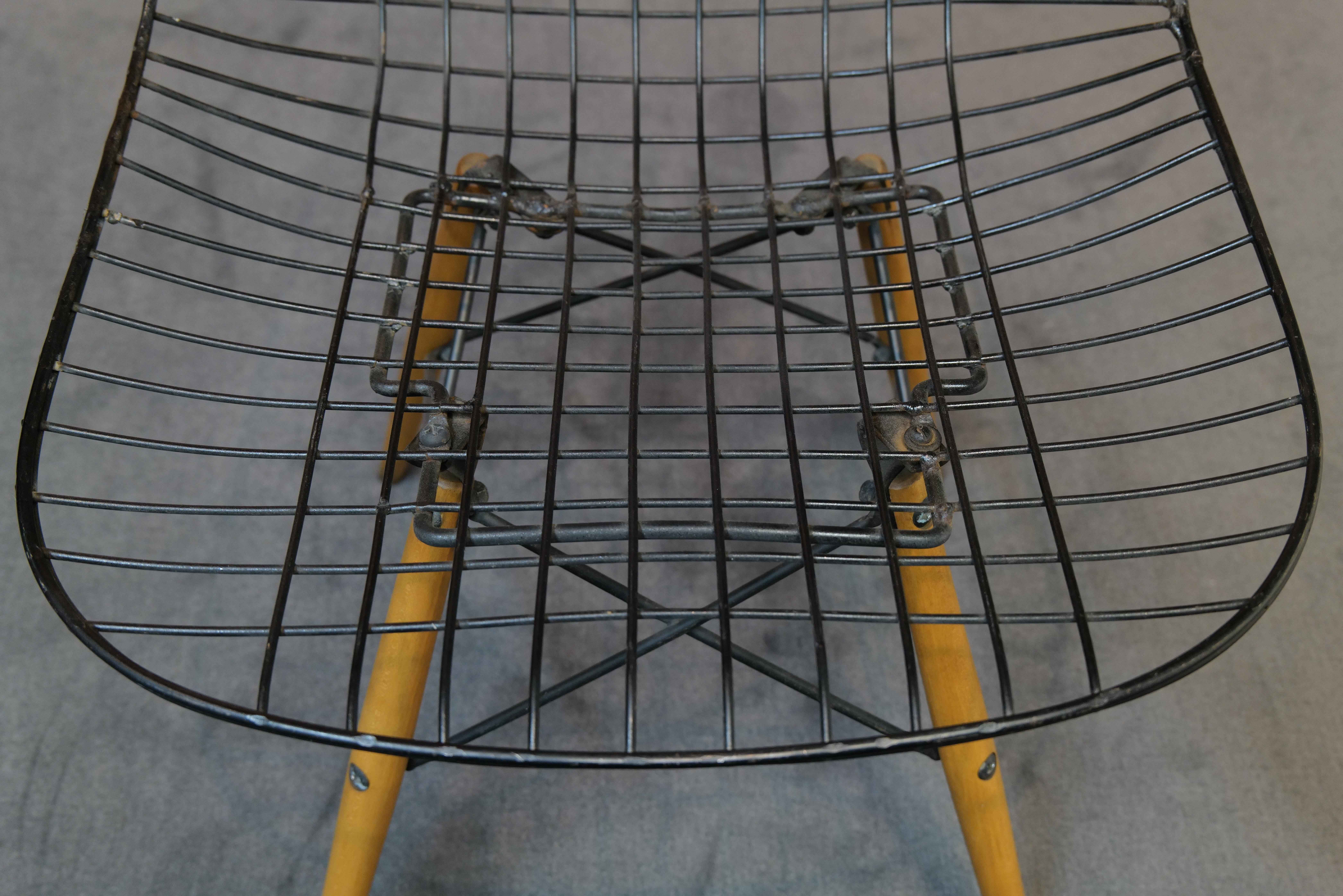 Eames Dowel Leg Wire Chair for Herman Miller, 1950s For Sale 8