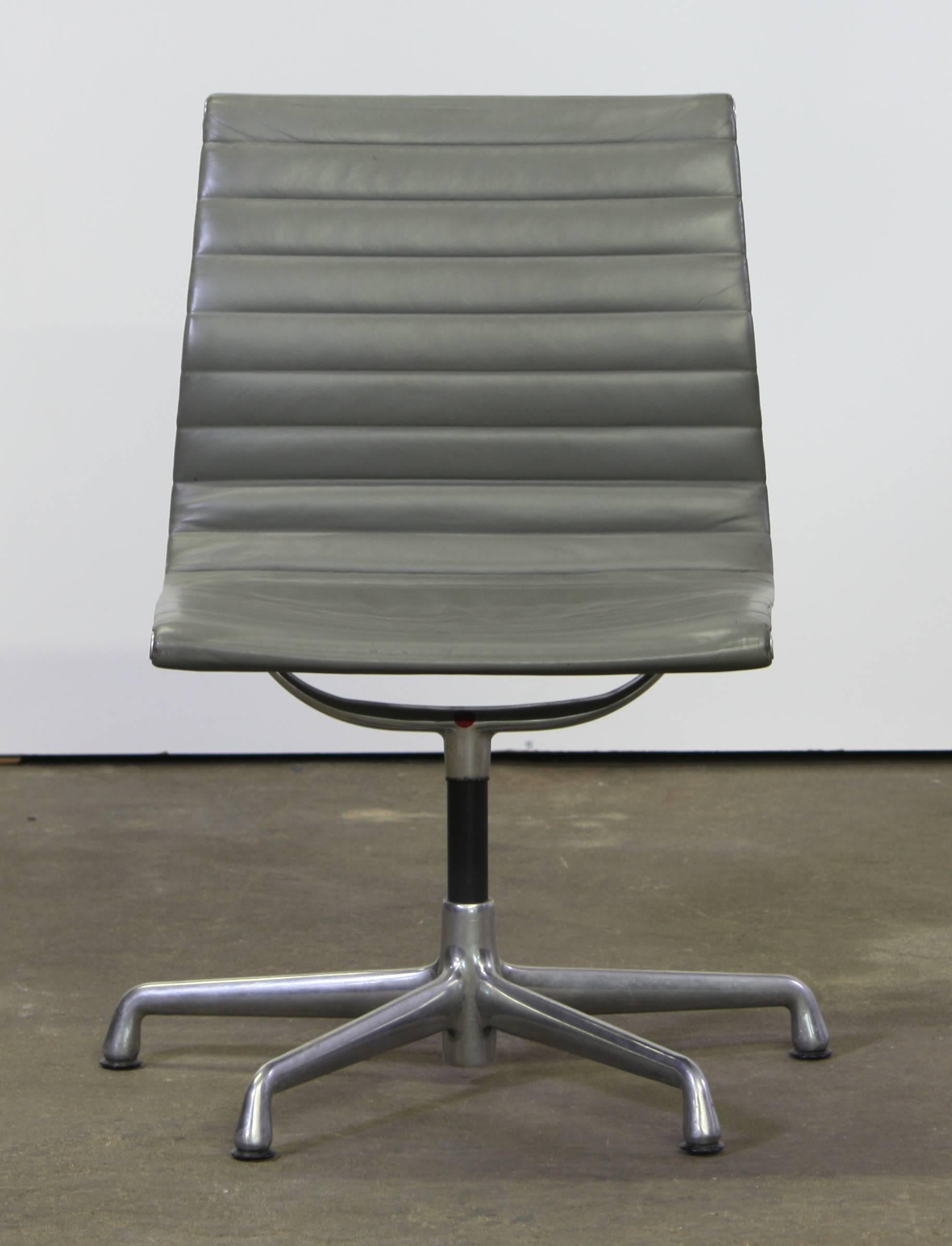 Single Herman Miller side chair designed by Charles and Ray Eames. A wonder piece for any home office.