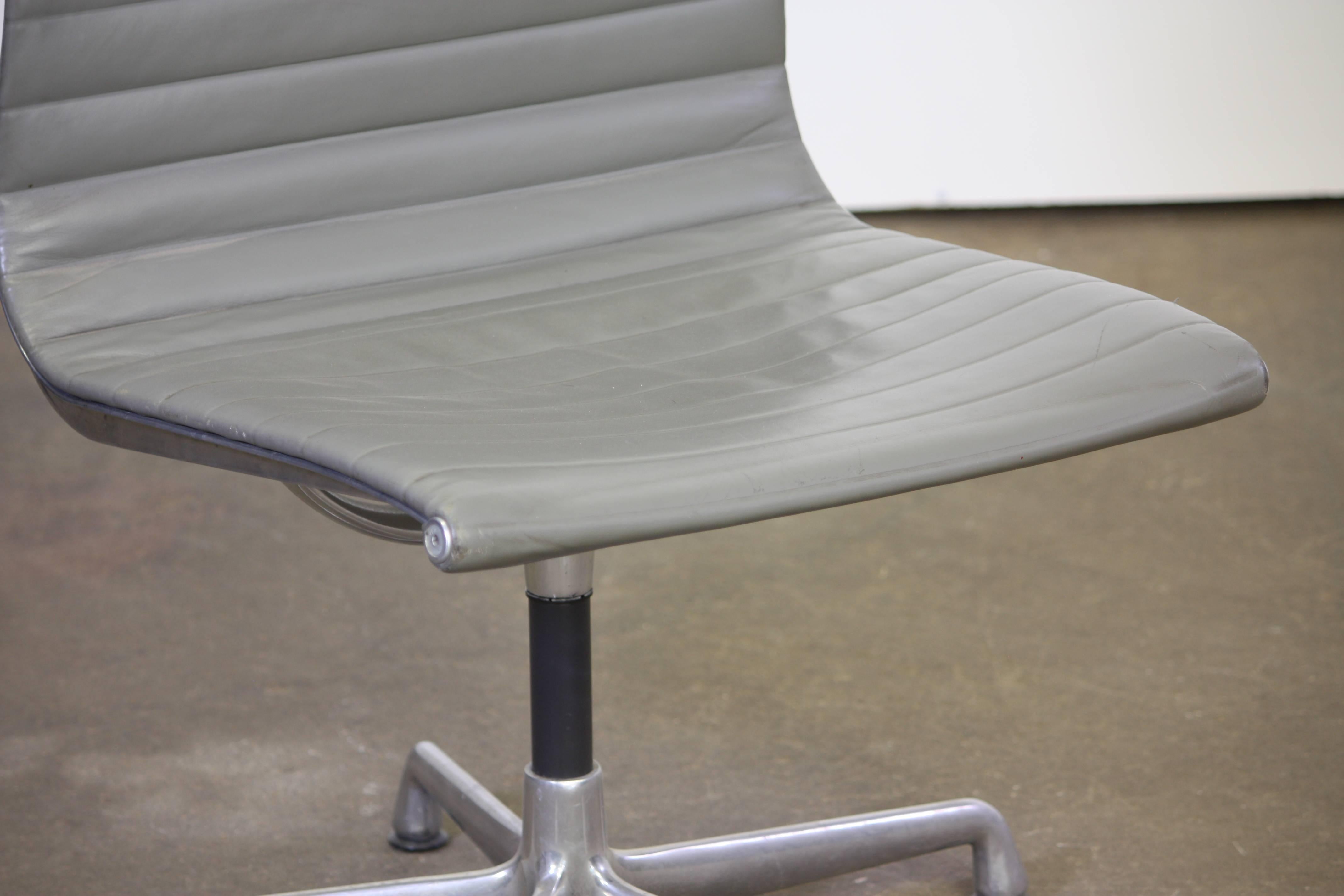 Herman Miller Aluminium Group Side Chair by Charles and Ray Eames In Good Condition In Oklahoma City, OK