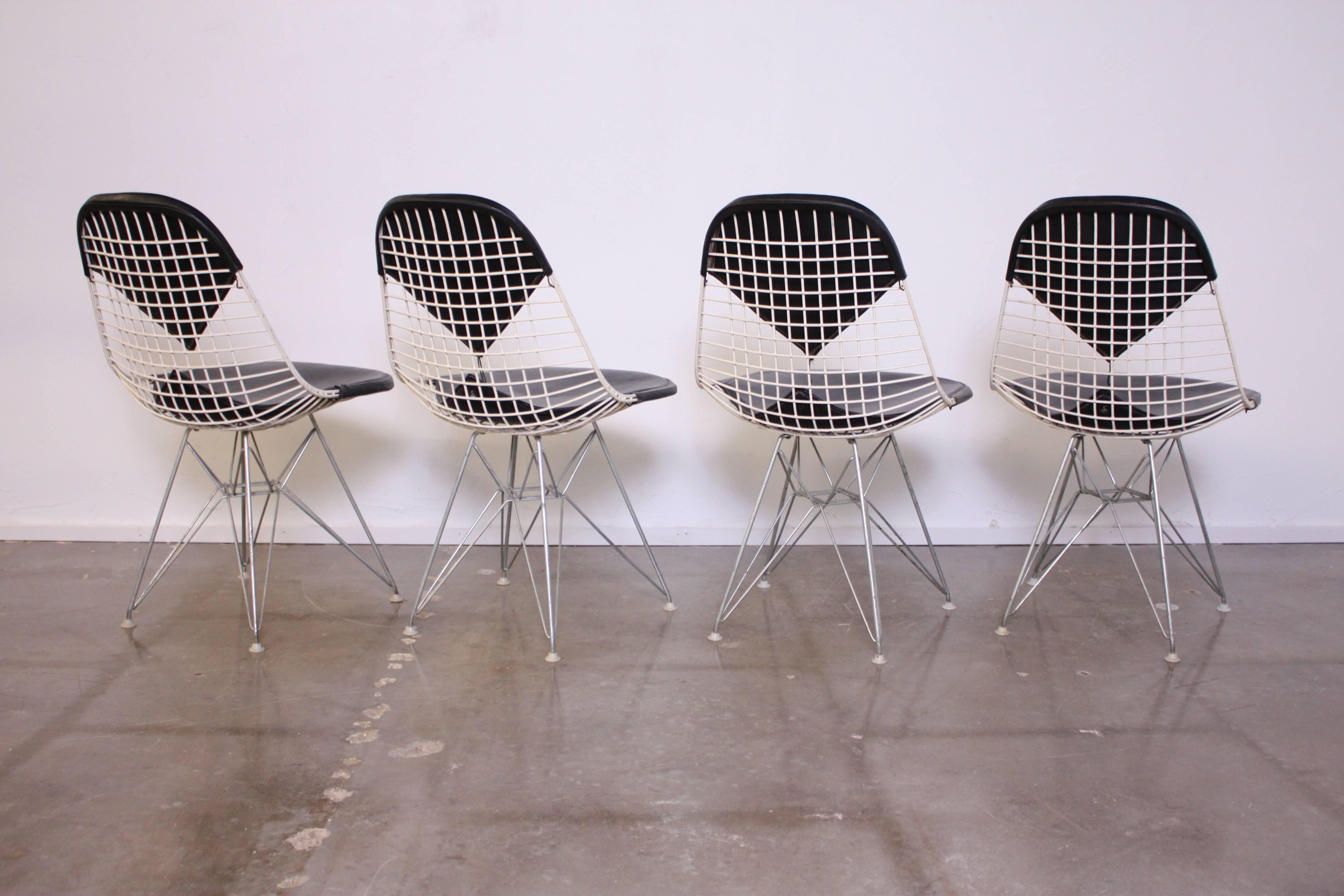 Set of Four Eames for Herman Miller DKR-2 Bikini Dining Chairs In Good Condition In Oklahoma City, OK