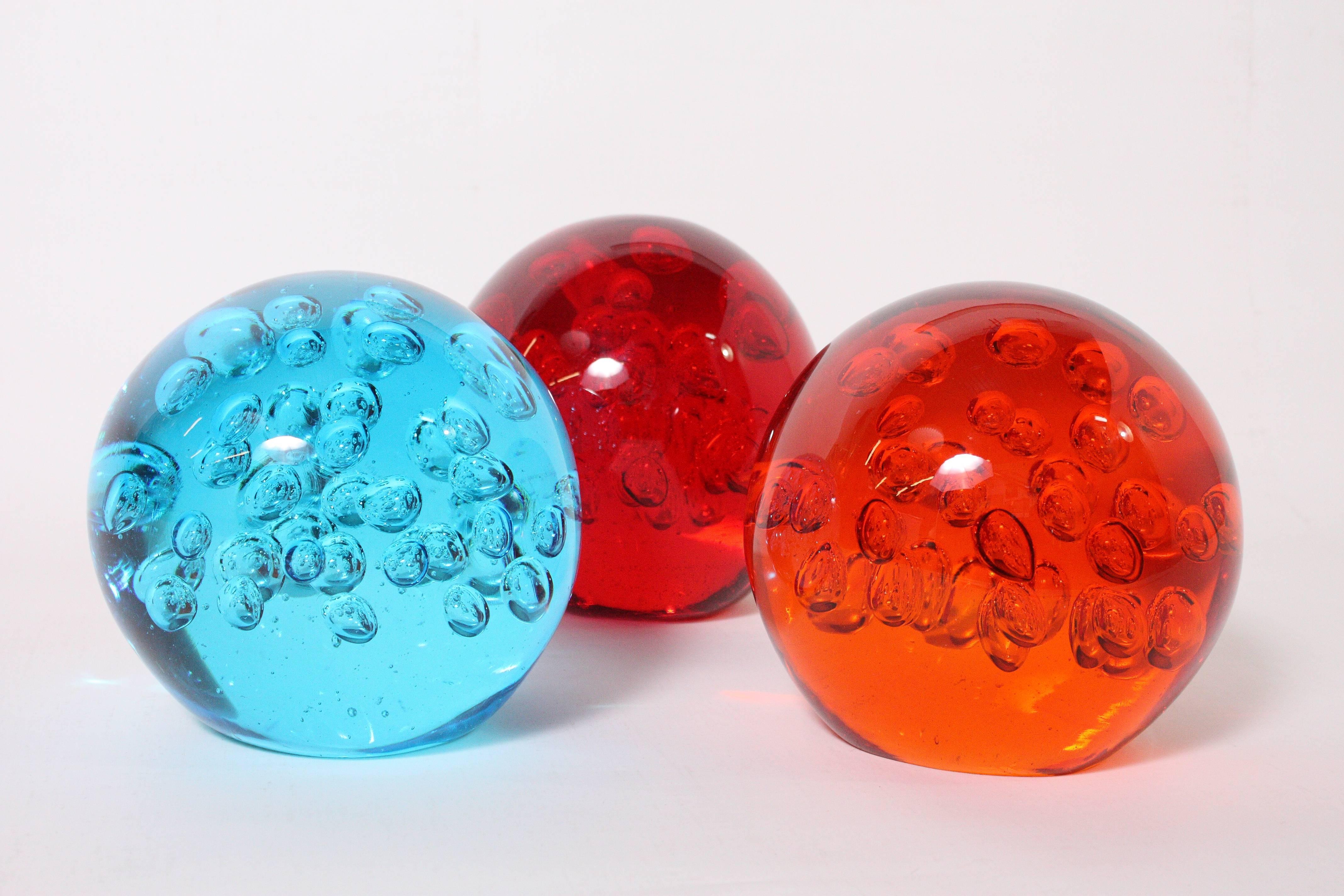 Wonderful decretive blown glass bubble spheres. Set of three different colors and sizes. Blue 7