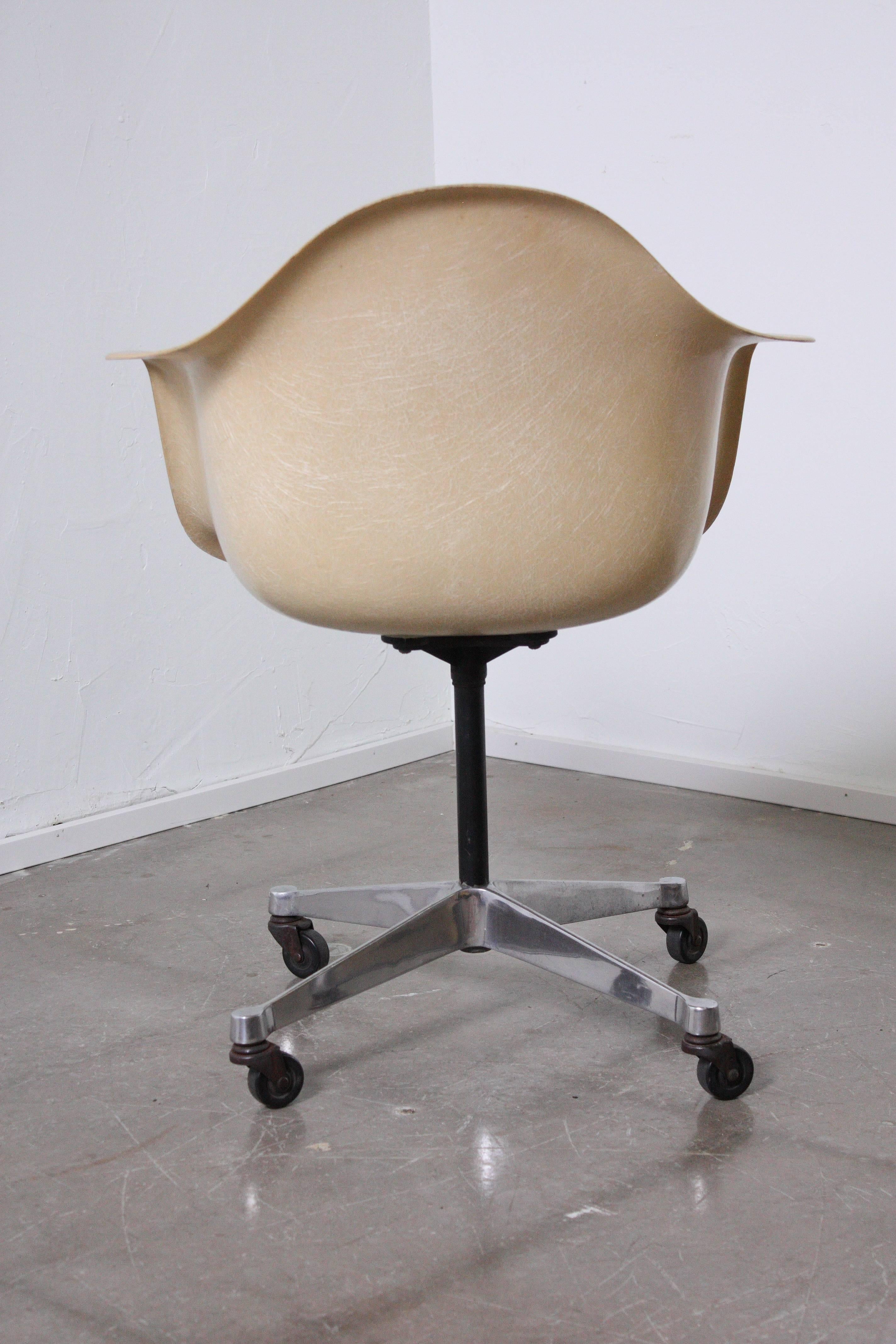 Mid-Century Modern Fiberglass Shell Chair by Charles and Ray Eames