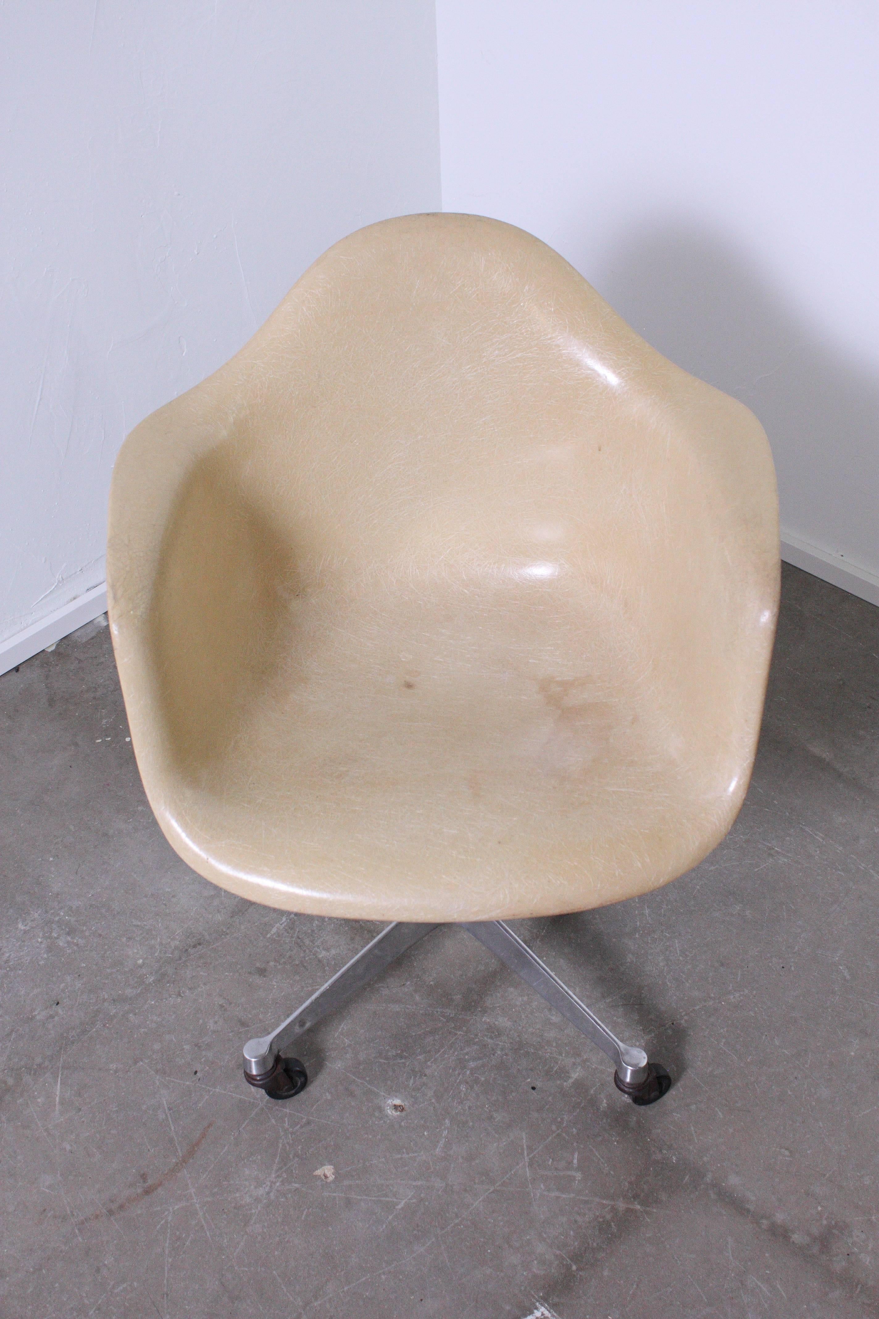 Fiberglass Shell Chair by Charles and Ray Eames In Good Condition In Oklahoma City, OK