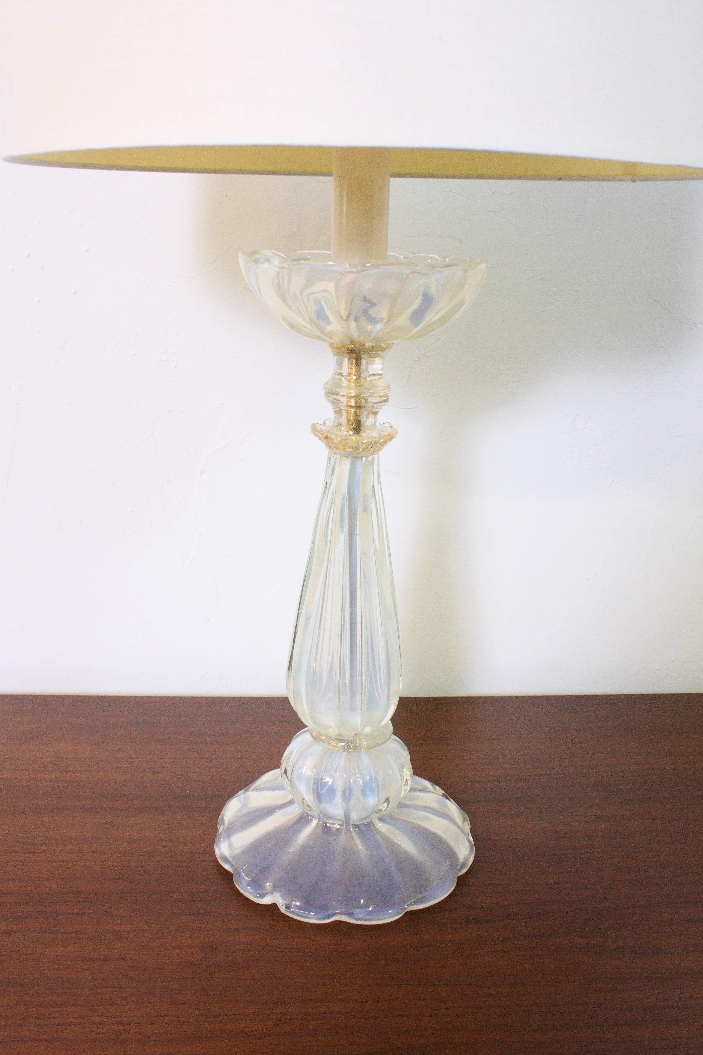 Mid-Century Modern Italian Murano Glass Table Lamp For Sale