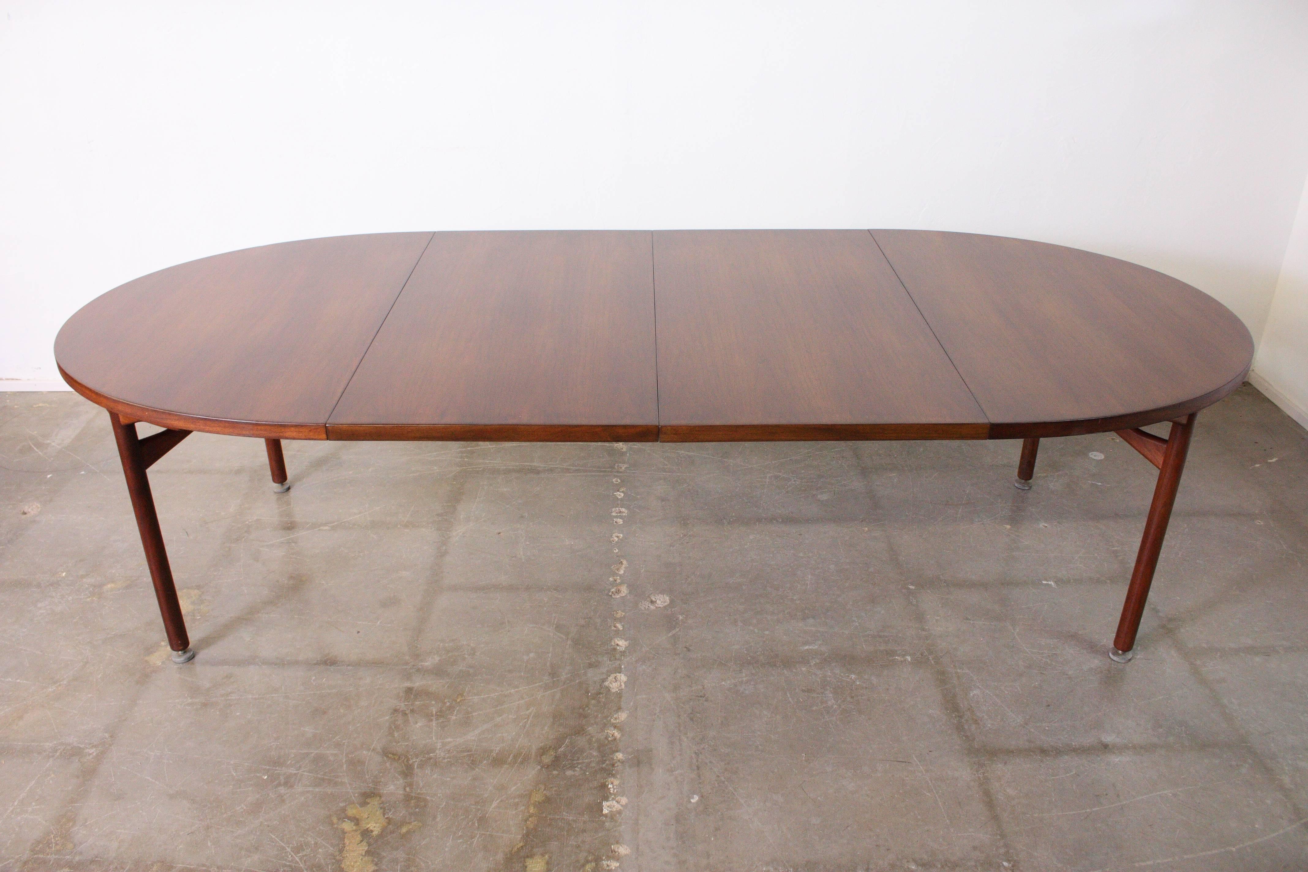 Very versatile dining table by Jens Risom. Expands from 60