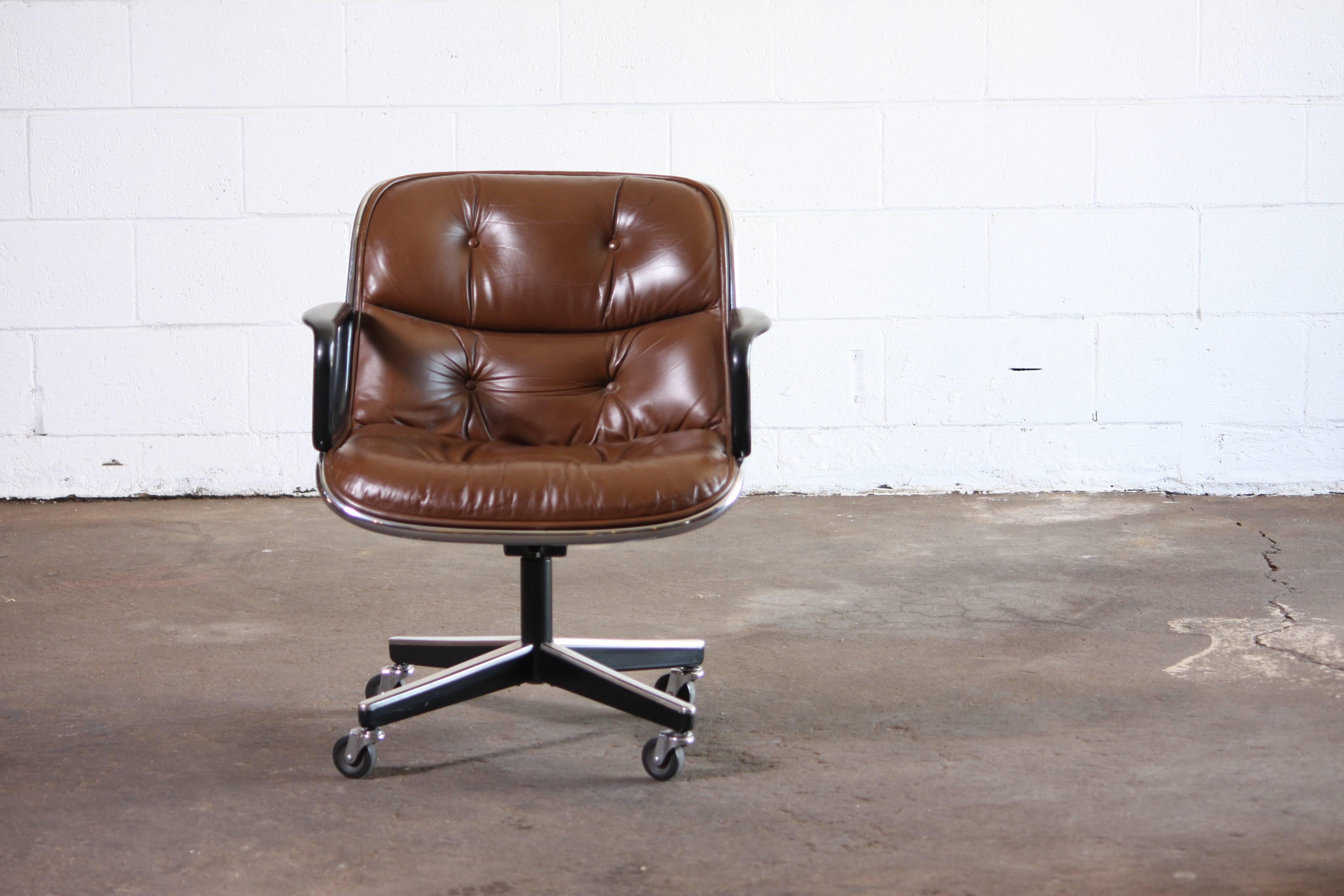 Wonderful early 1980s executive office by Charles Pollock for Knoll. Chair features swivel rocker on a four star base on casters. A comfortable and sturdy chair for long days in the office.