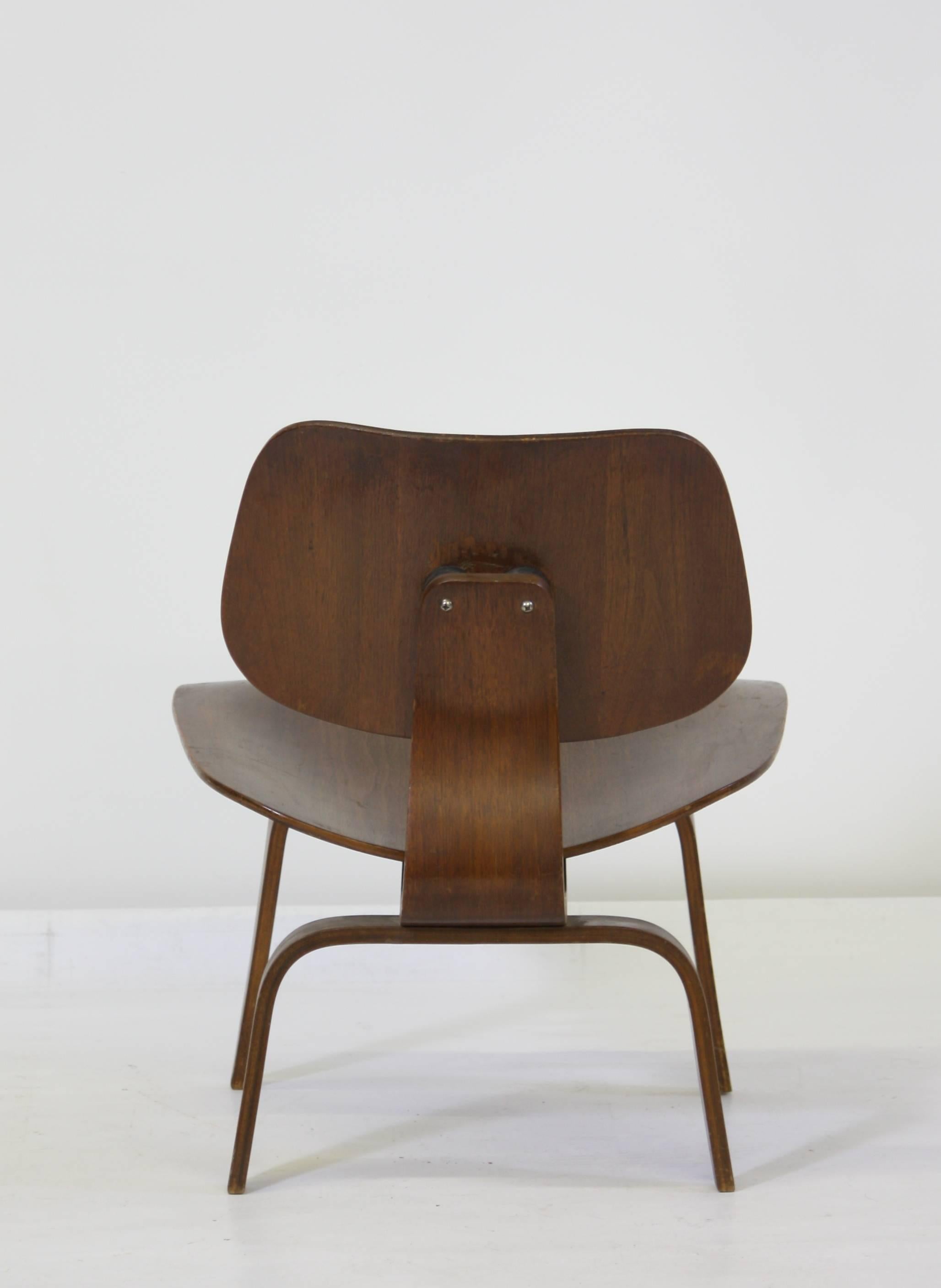 Mid-Century Modern Eames LCW d'époque avec Label Evans en vente