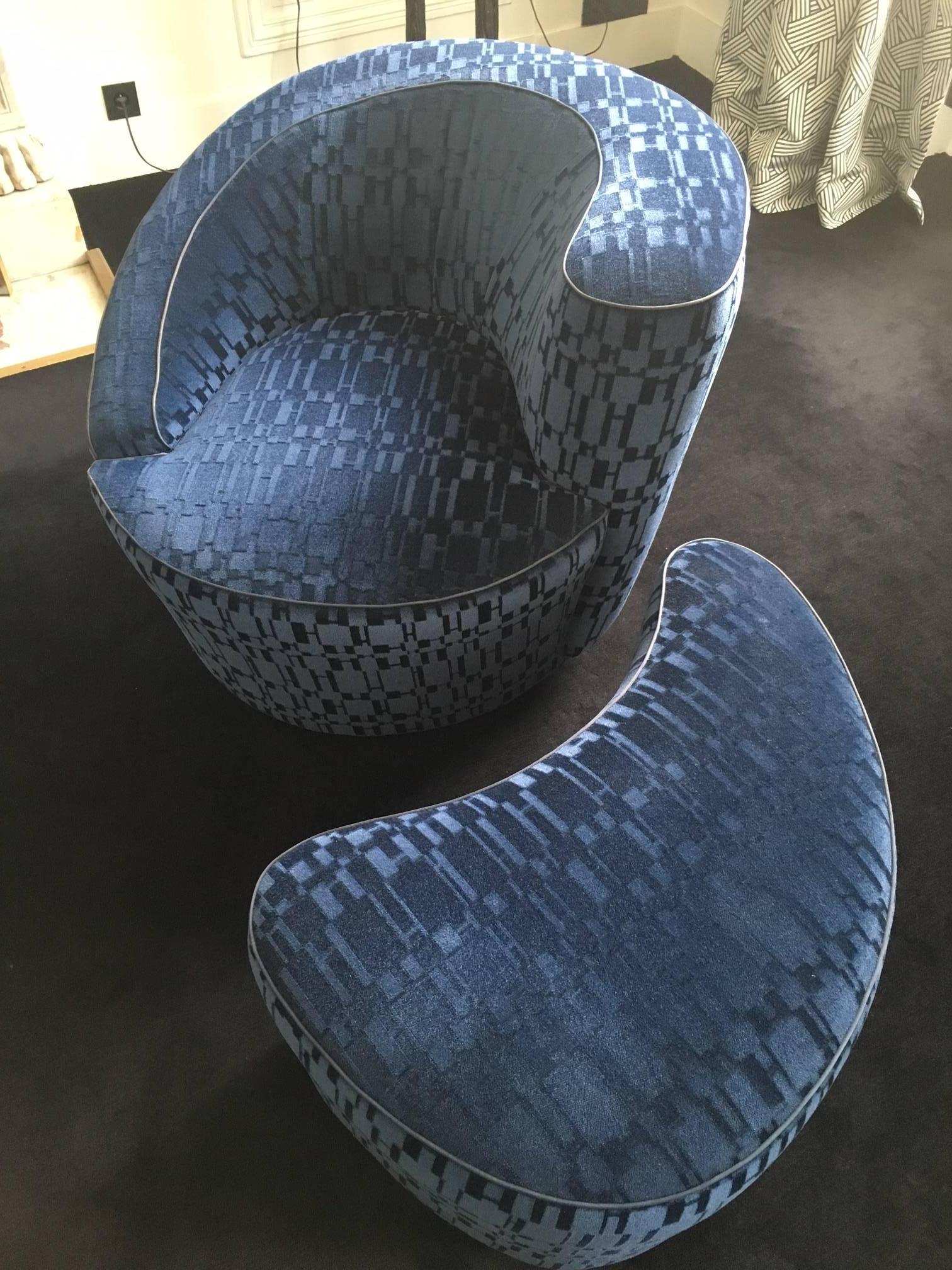 Vladimir Kagan Nautilus Chair with Ottoman in Hermès Velvet Fabric In Excellent Condition In Bordeaux, FR