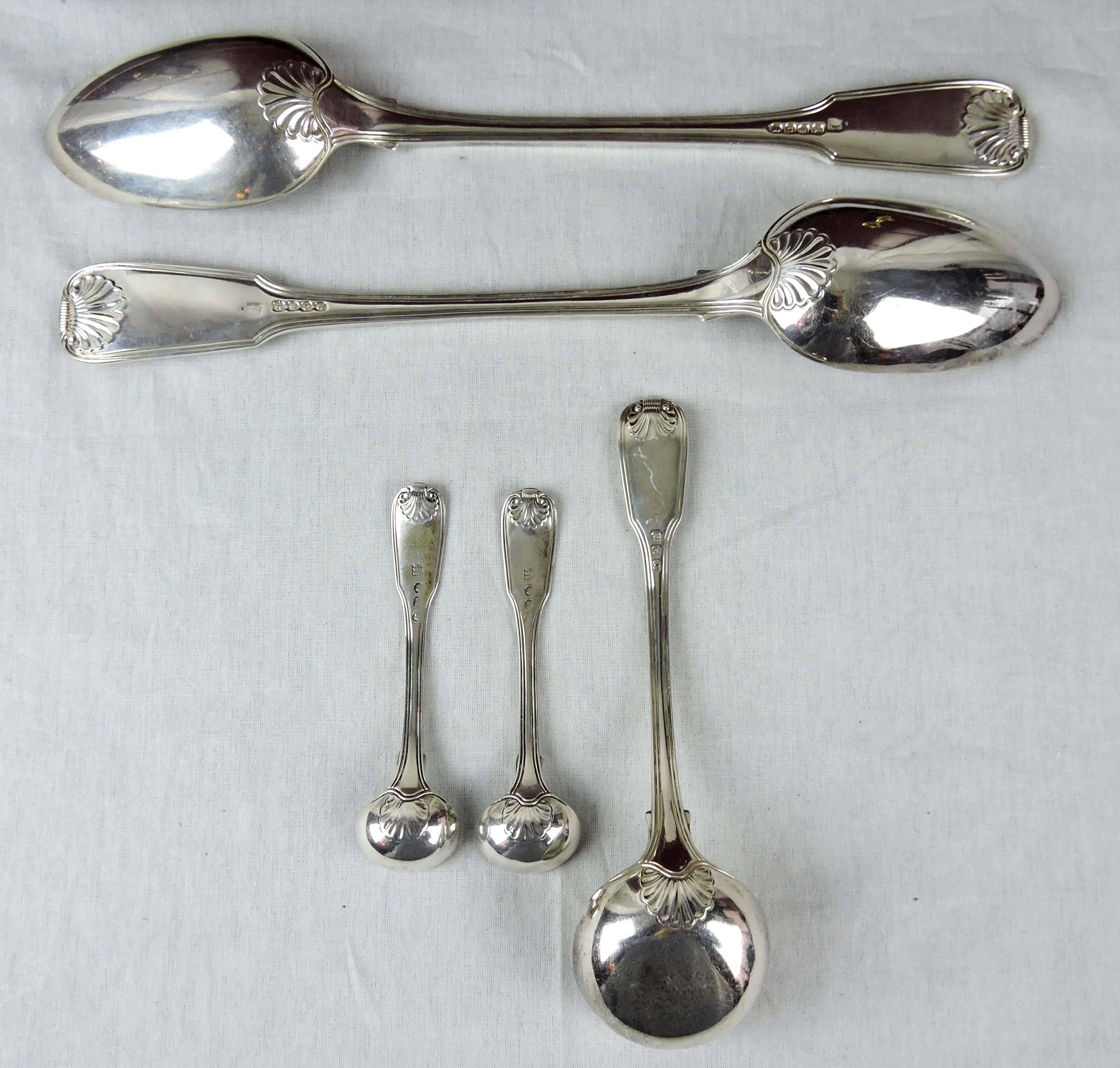 Georian Period Fiddle, Thread & Shell Sterling Silver Flatware Dinner Set for 12 In Excellent Condition For Sale In Toronto, ONTARIO