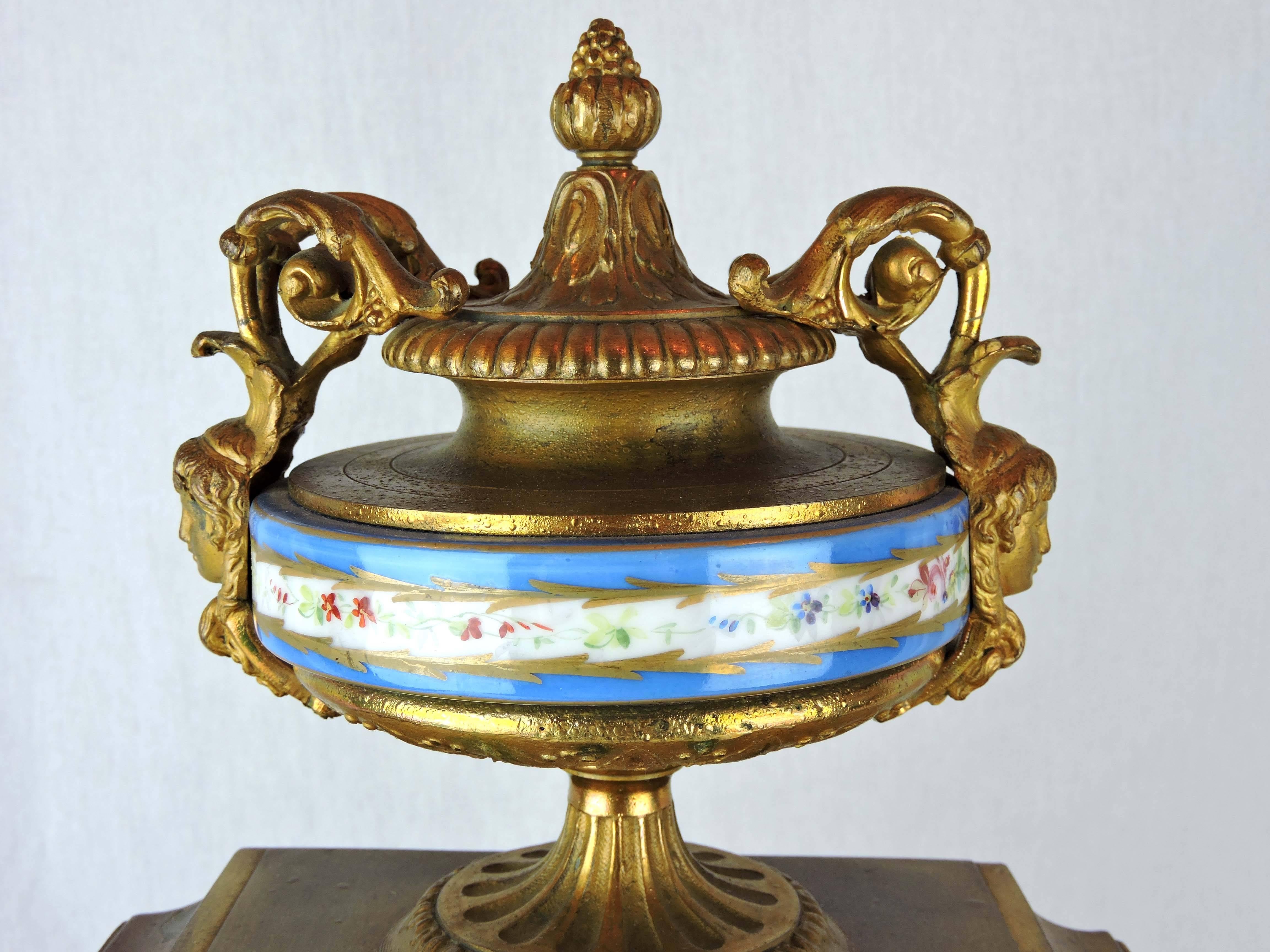 19th Century French Gilt Ormolu and Hand-Painted Porcelain Mantle Clock For Sale 3