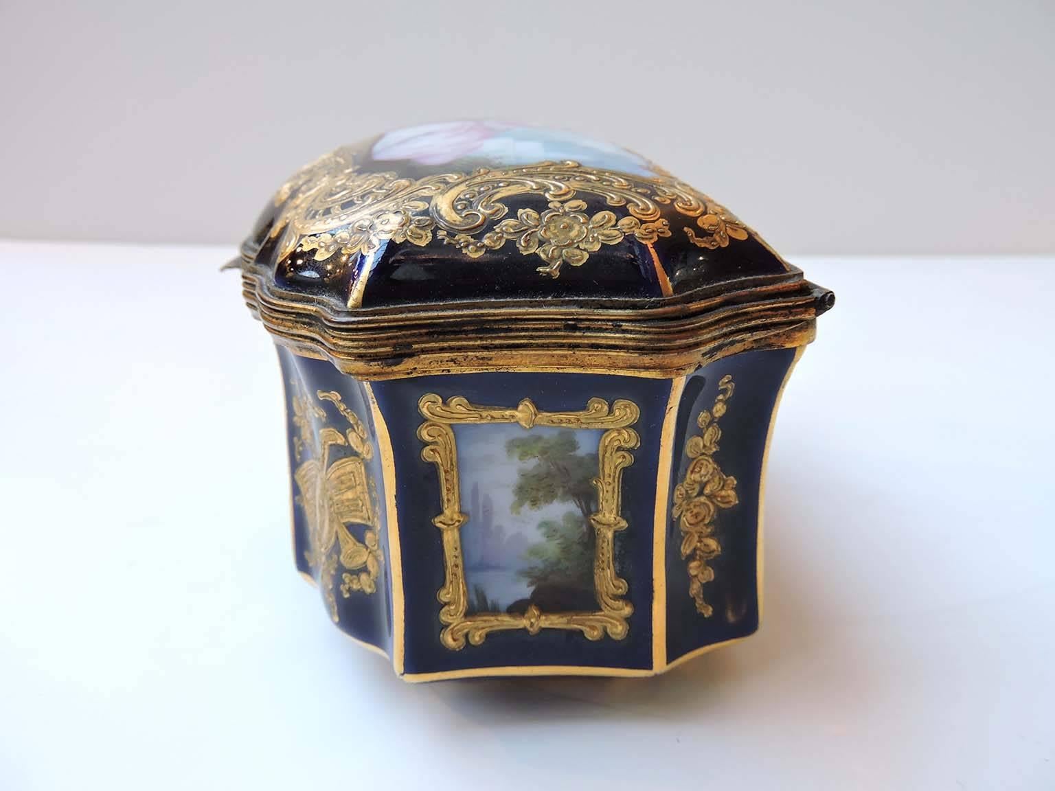Late 19th Century French Sevres-Style Porcelain Trinket Box with Gilt Bronze For Sale 1