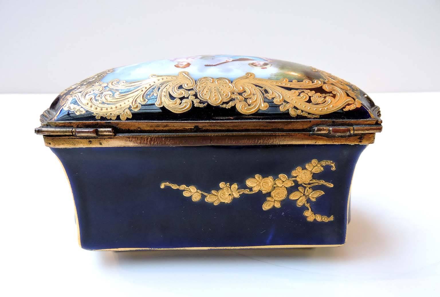 Late 19th Century French Sevres-Style Porcelain Trinket Box with Gilt Bronze For Sale 2