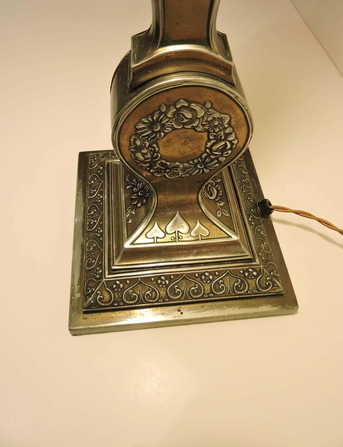 20th Century American Arts and Crafts Electric Lamp with Pairpoint Base
