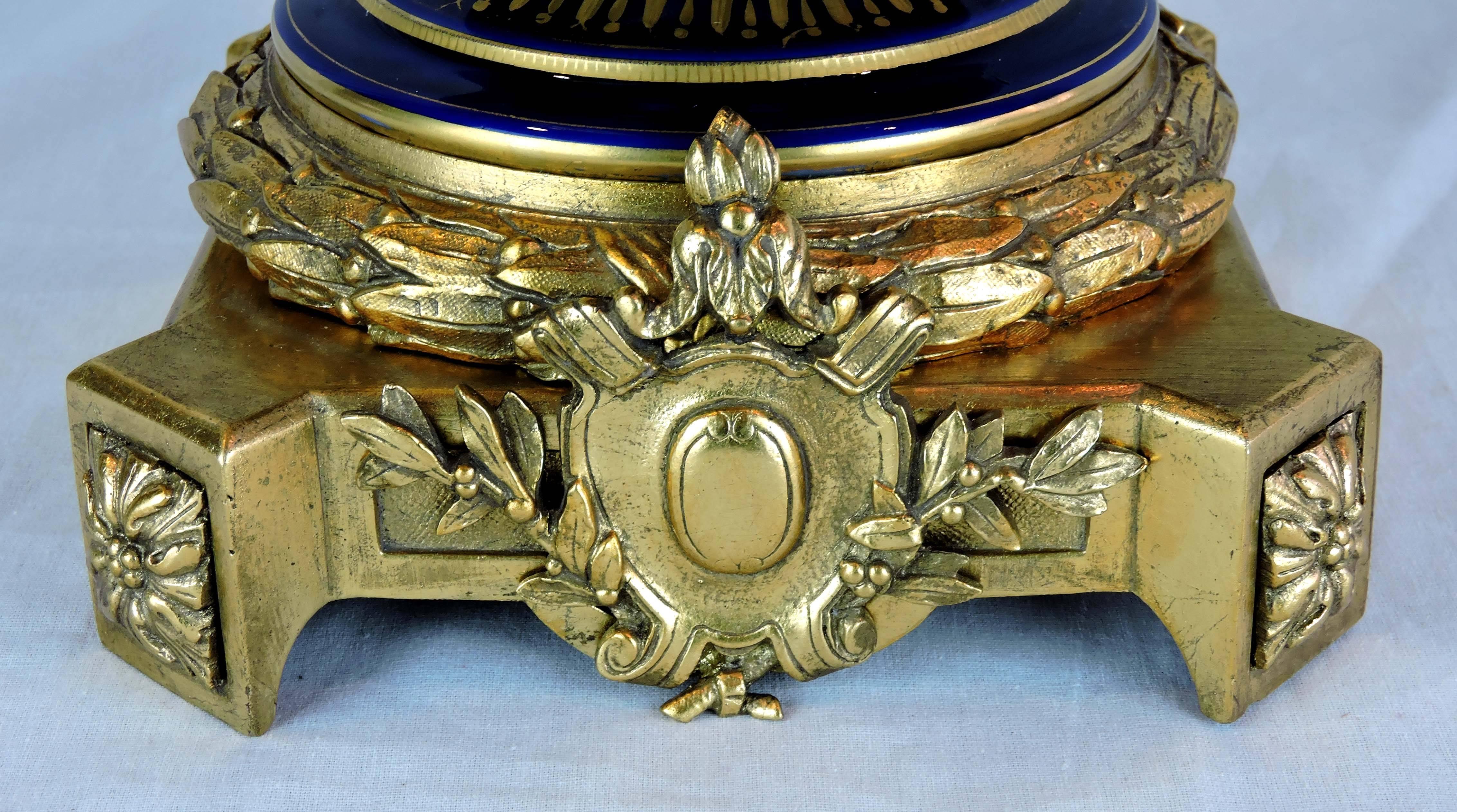 Large 19th Century French Sèvres Porcelain and Gilt Bronze Jardinière For Sale 2
