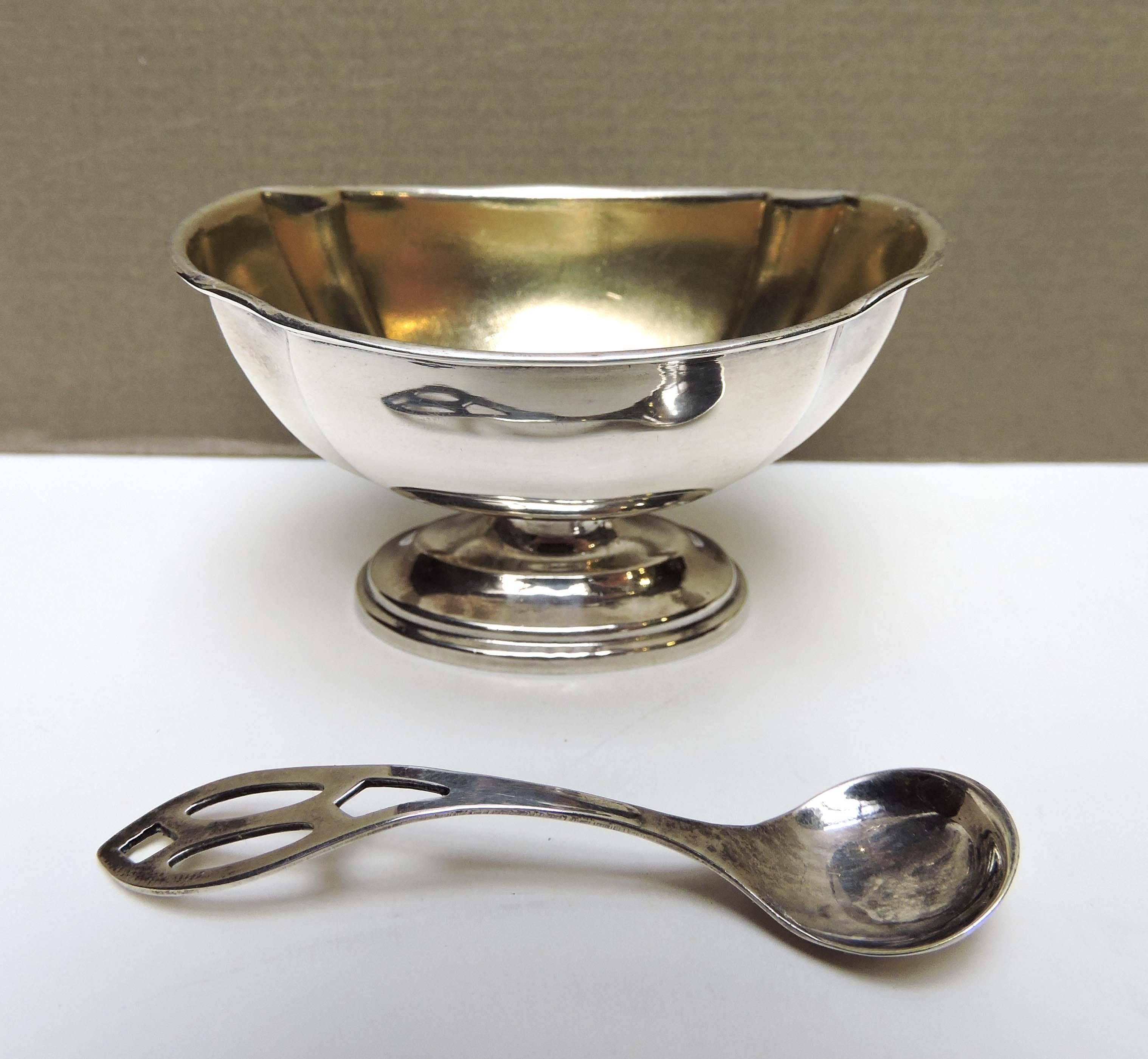 This is a set of six sterling arts and crafts silver salt cellars with matching spoons, by Webster company of North Attleboro, Massachusetts.

Each cellar consists of an oval high polish bowl with a delicate rolled rim, four quadrants of impressed