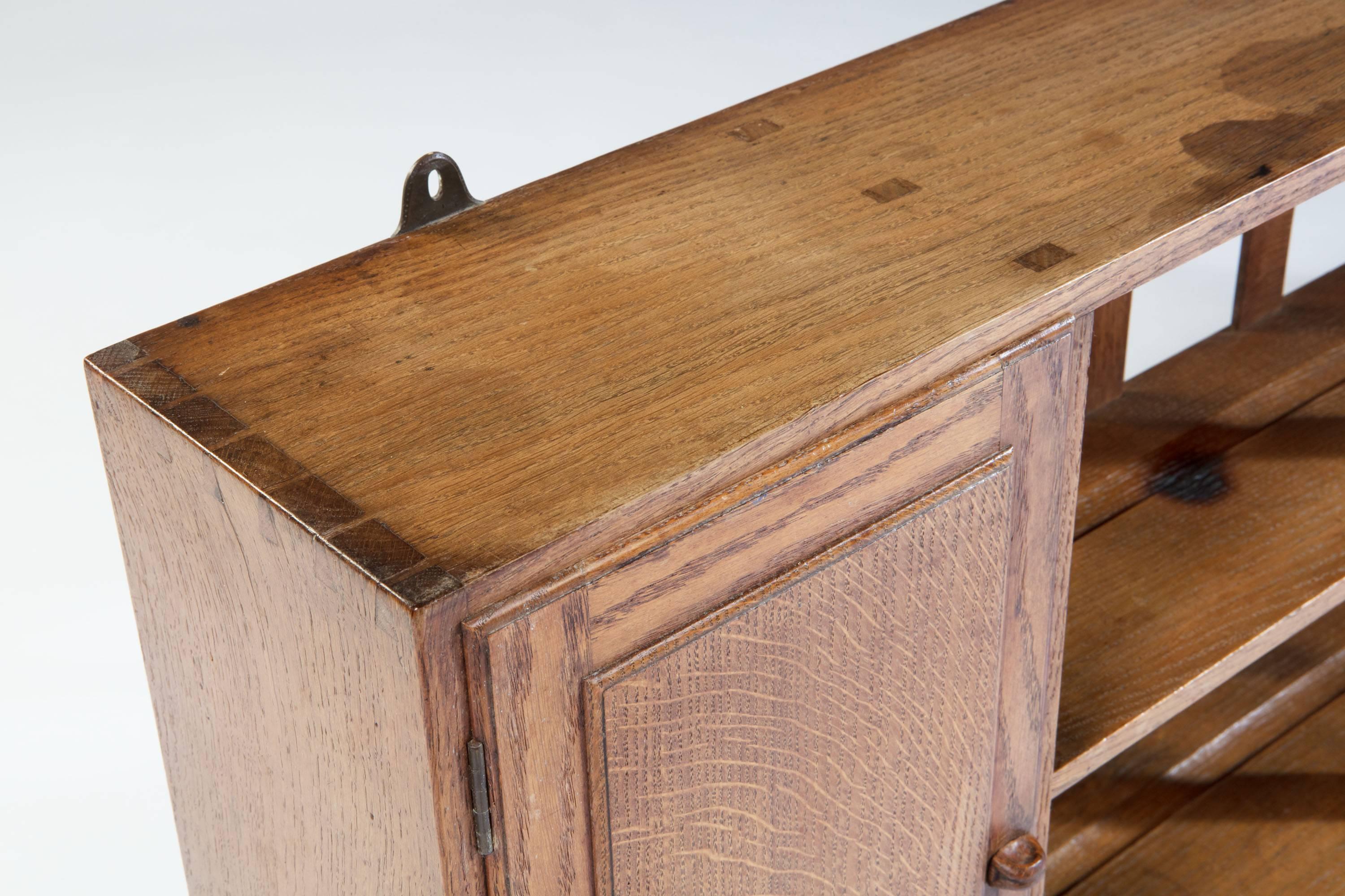 'Cotswold School' Oak Wall Hanging Shelves In Excellent Condition For Sale In London, GB