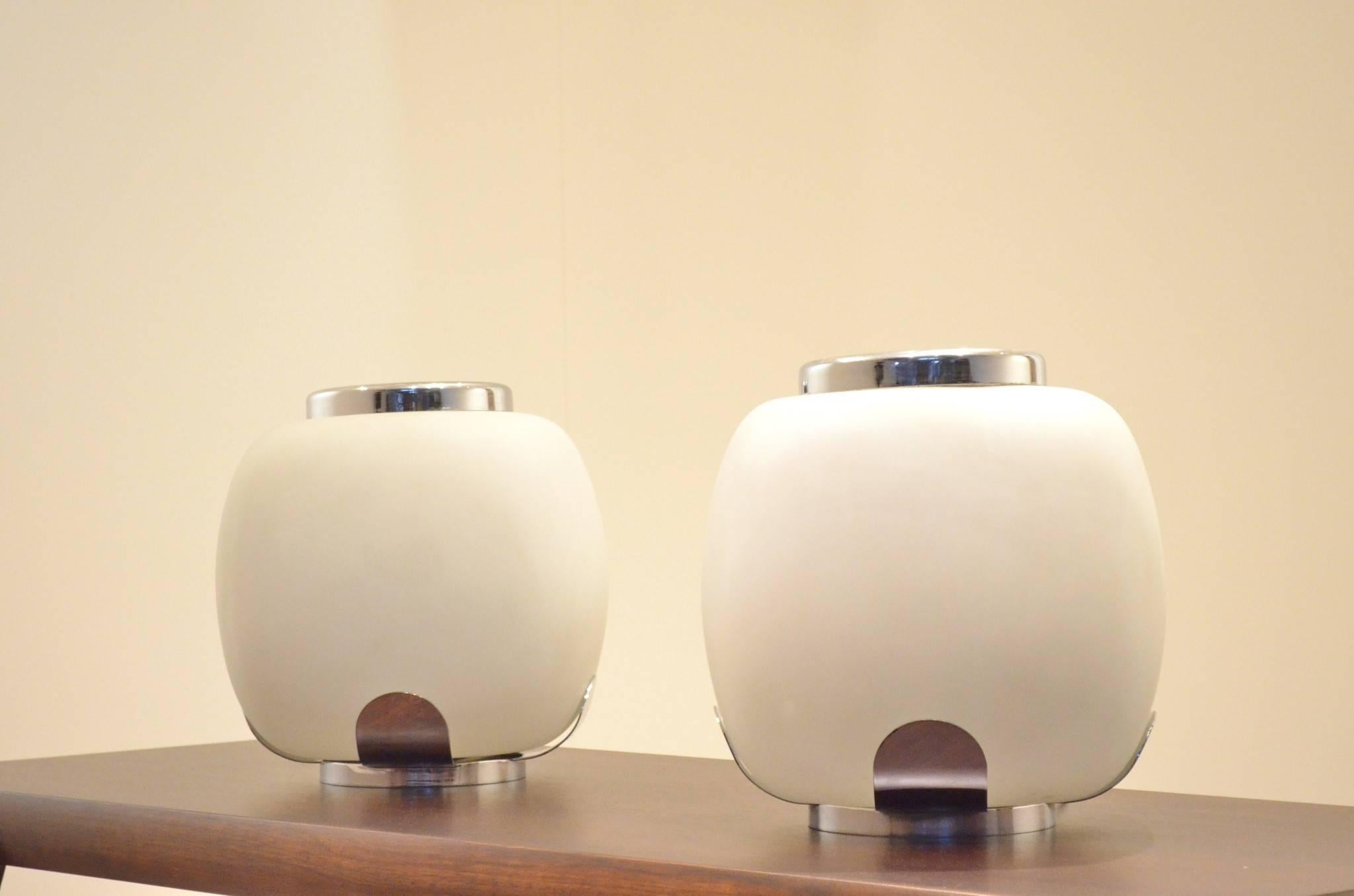 Italian Design Alfredo Barbini Opalescent Glass and Chrome Flower Vase Lamps For Sale 2