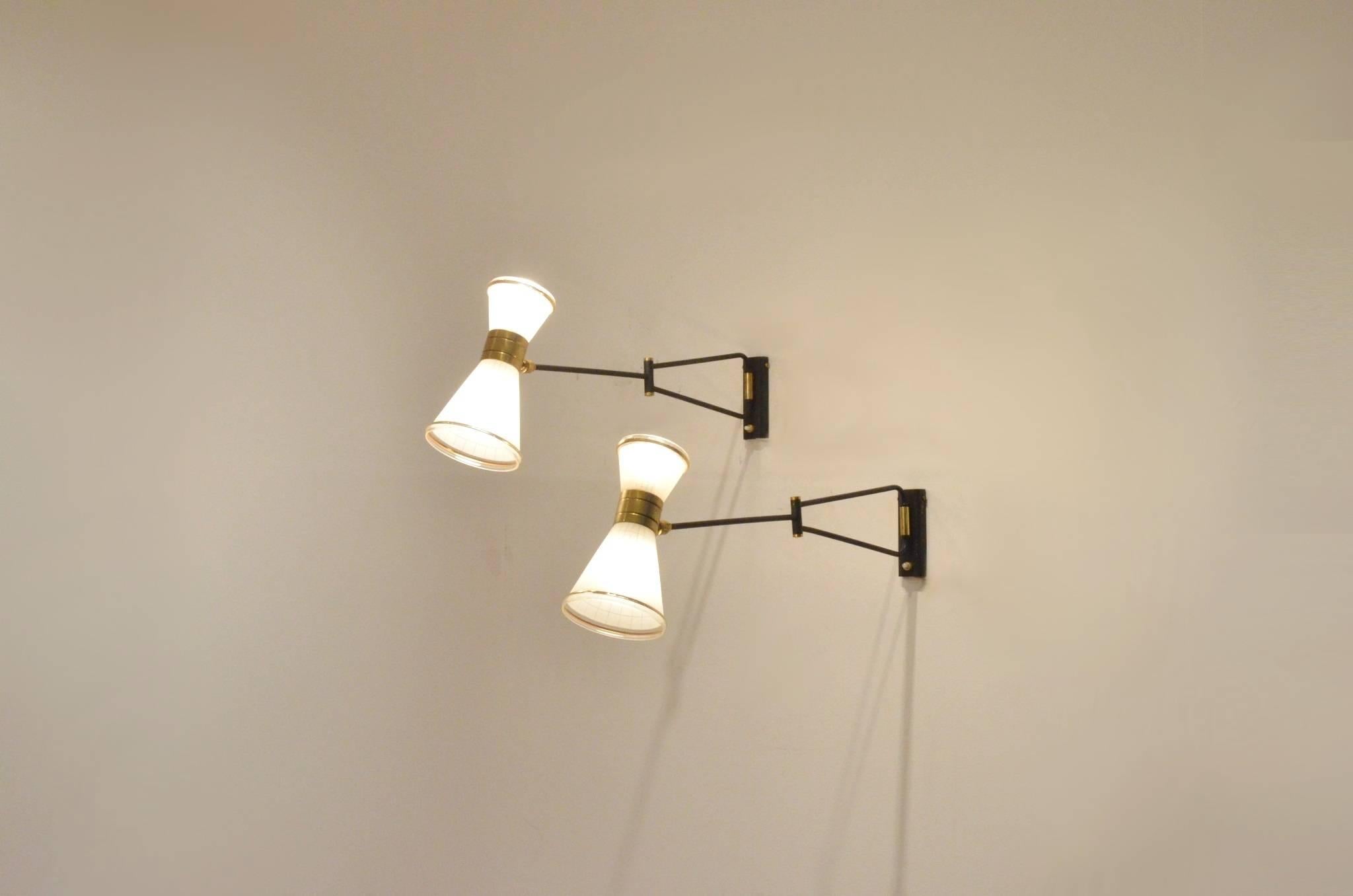 Two Mid-Century Modern French Design Brass and Glass Wall Lamps Sconces In Excellent Condition In Brussels, Ixelles