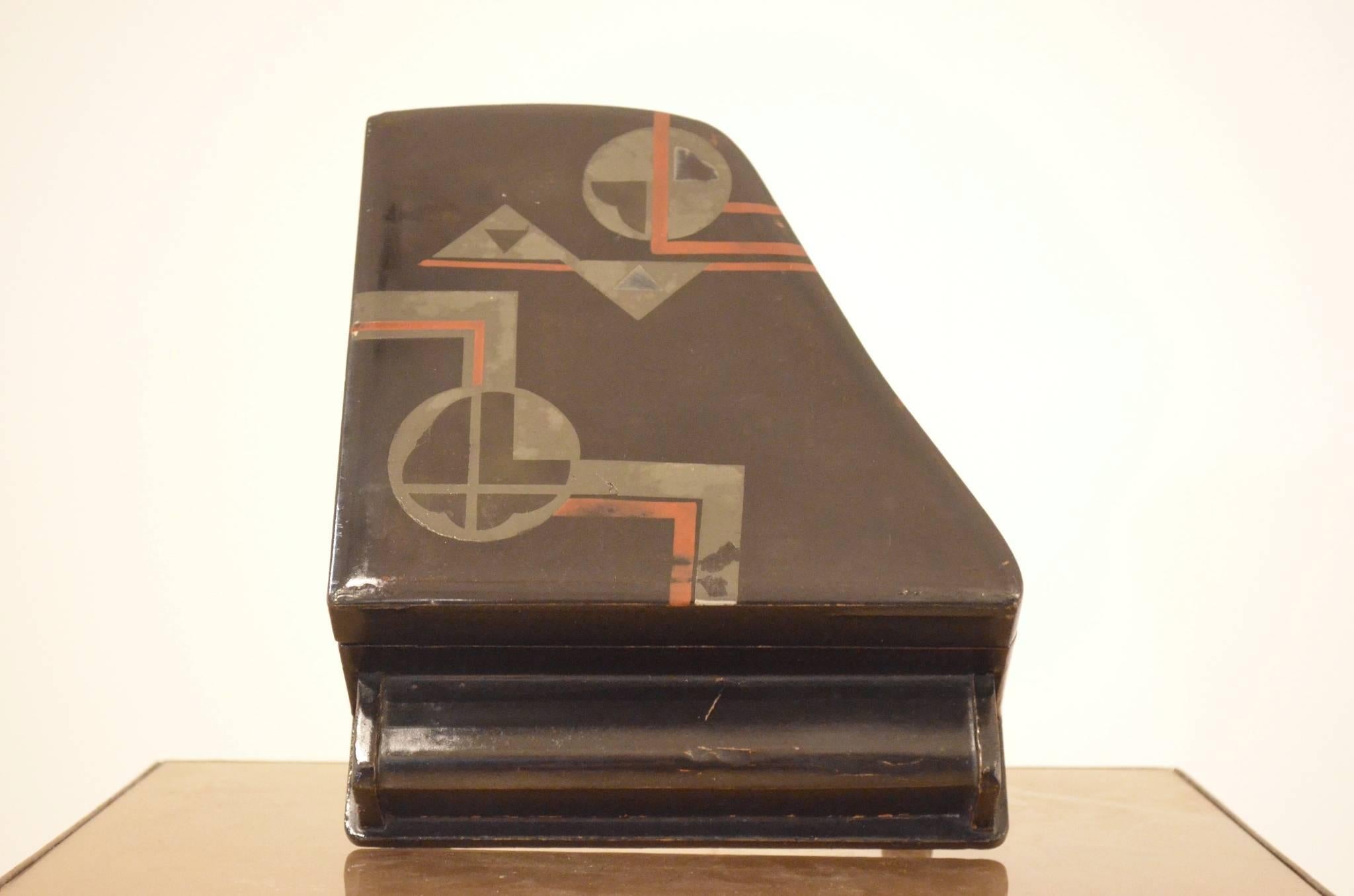 1920s Art Deco Black Lacquered Wooden Piano Shaped Jewelry Box For Sale 2