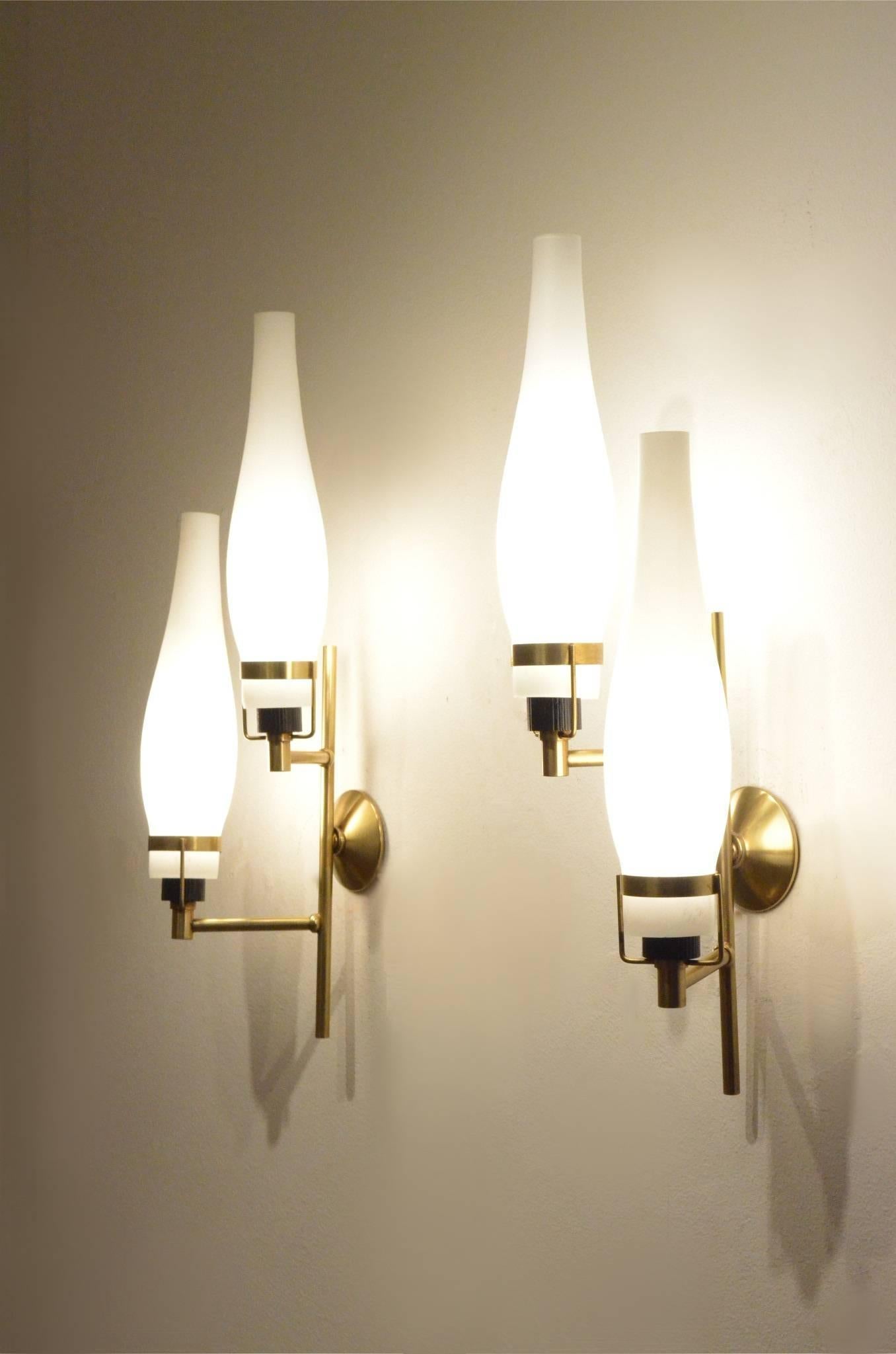 Italian Mid-Century Stilnovo Attributed two-Glass and Brass Wall Sconces Lamps 3