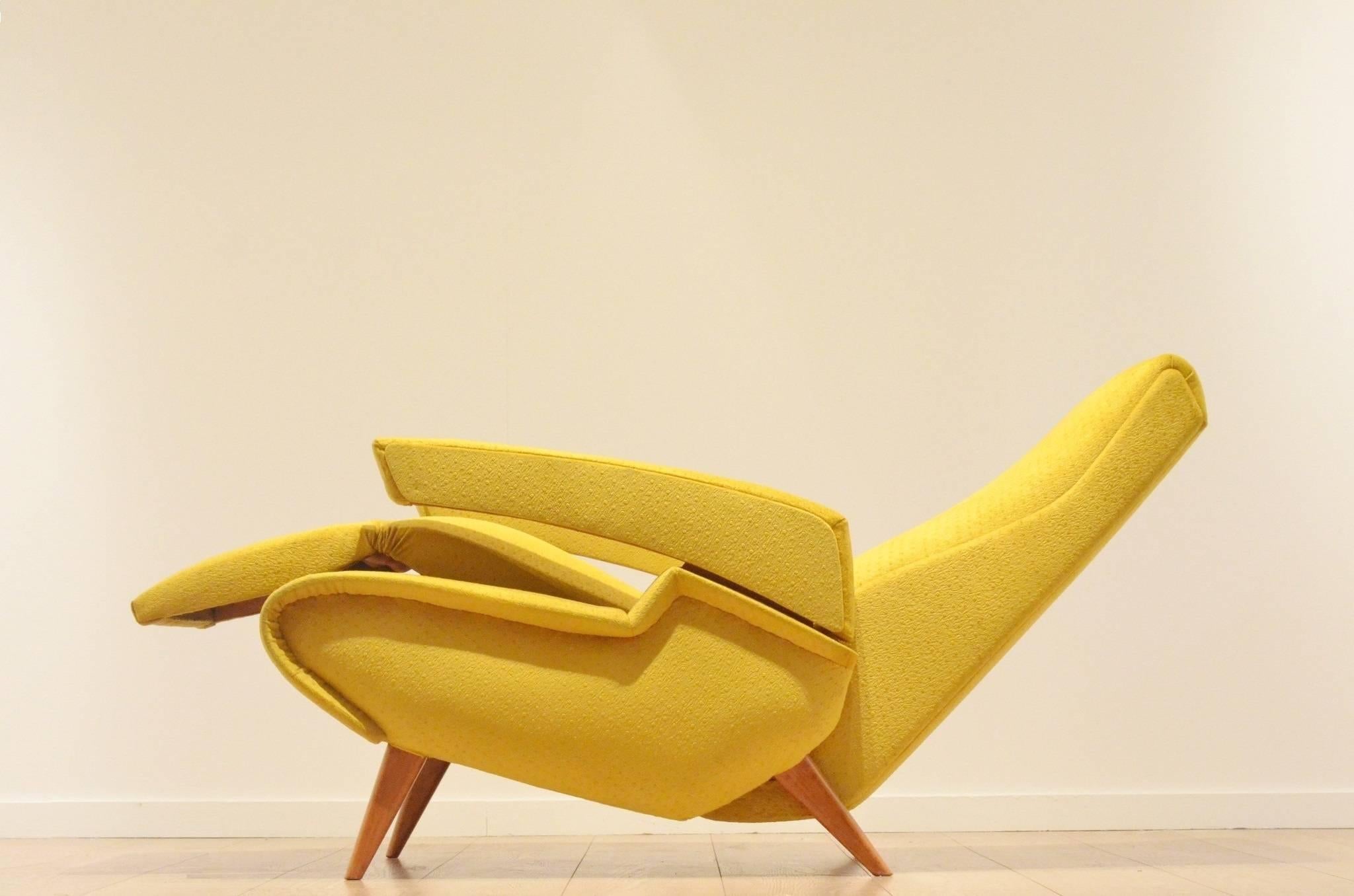 Mid-20th Century 1940s Futuristic Textile Easy Chair / Daybed in Augusto Romano Manner