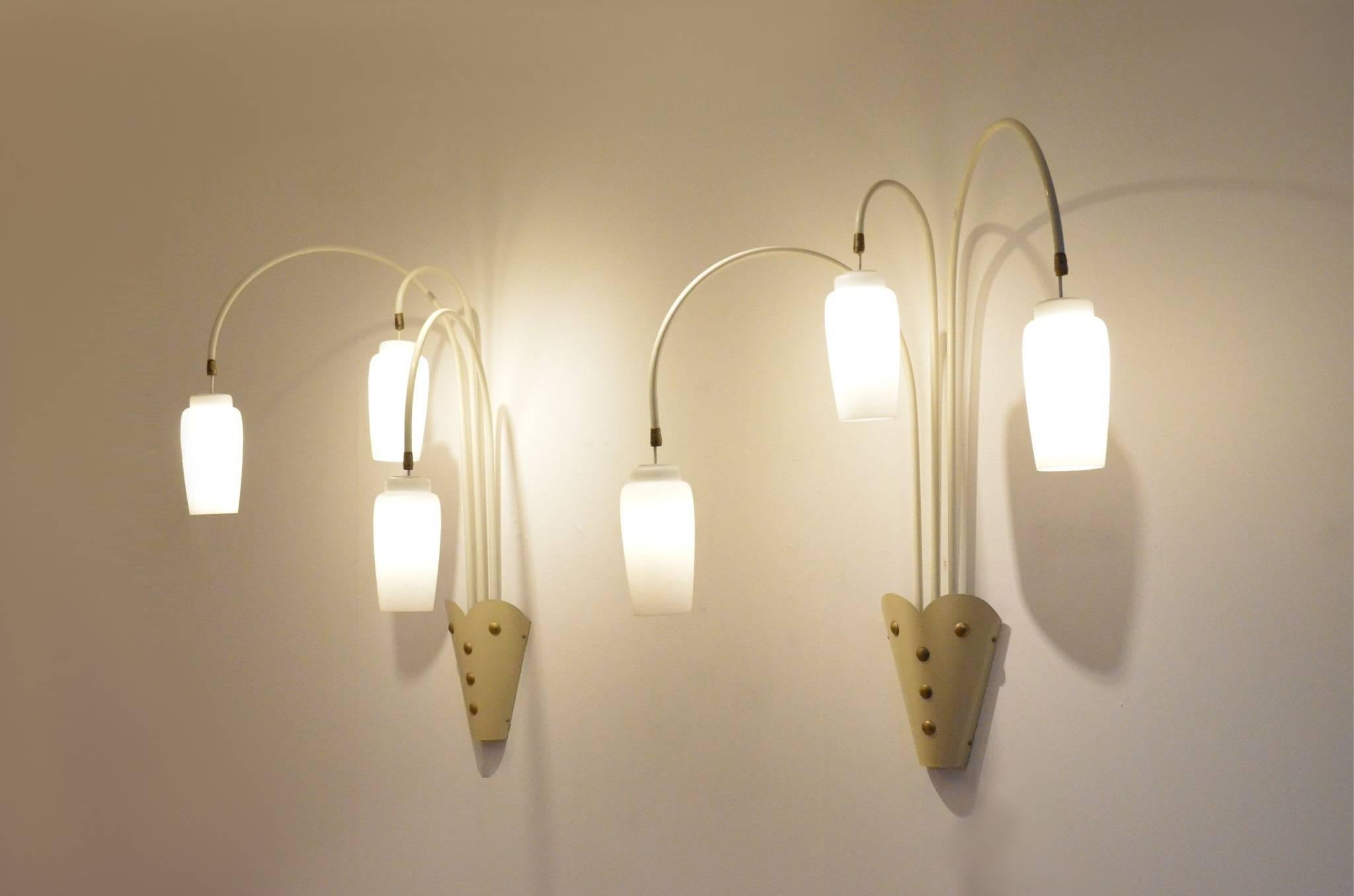 2x XL sized wall sconces originating from a Theater in France, the light have been custom-made for the place.
Each sconce is composed of three stems ending up with a suspended opalescent glass diffuser. The stems are covered with cream color coated