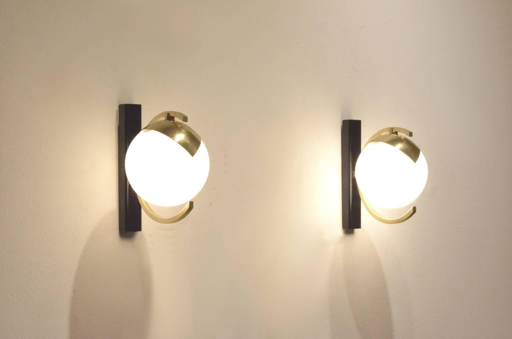 French Design Two Midcentury Maison Arlus Etched Glass Wall Sconces Lamps In Good Condition In Brussels, Ixelles