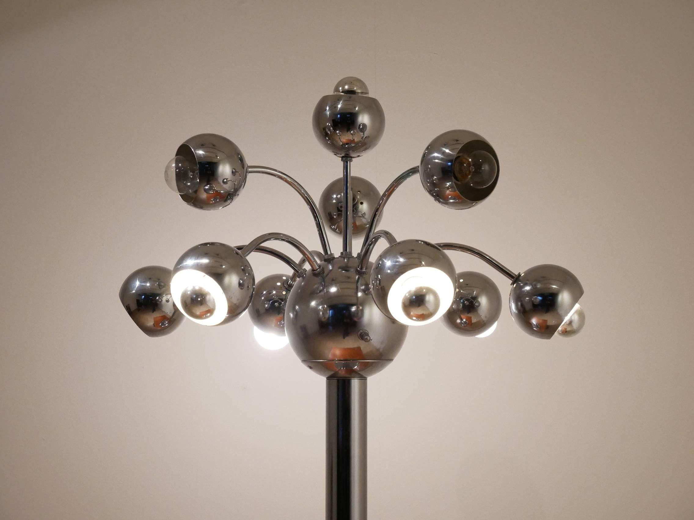 1970s Italian Attributed Reggiani Chromed Balls Tree Shaped Table Lamp im Angebot 2