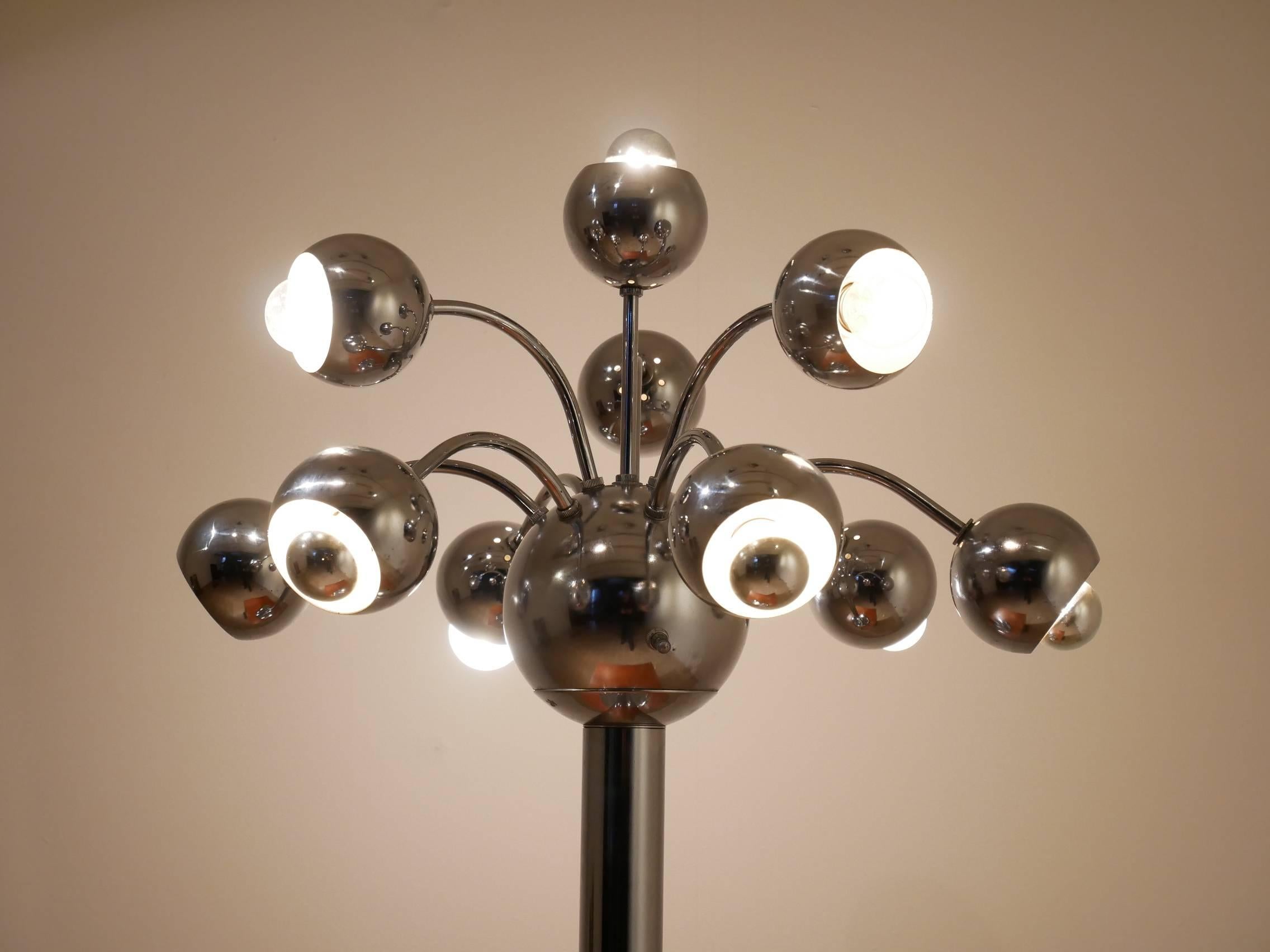 1970s Italian Attributed Reggiani Chromed Balls Tree Shaped Table Lamp im Angebot 3