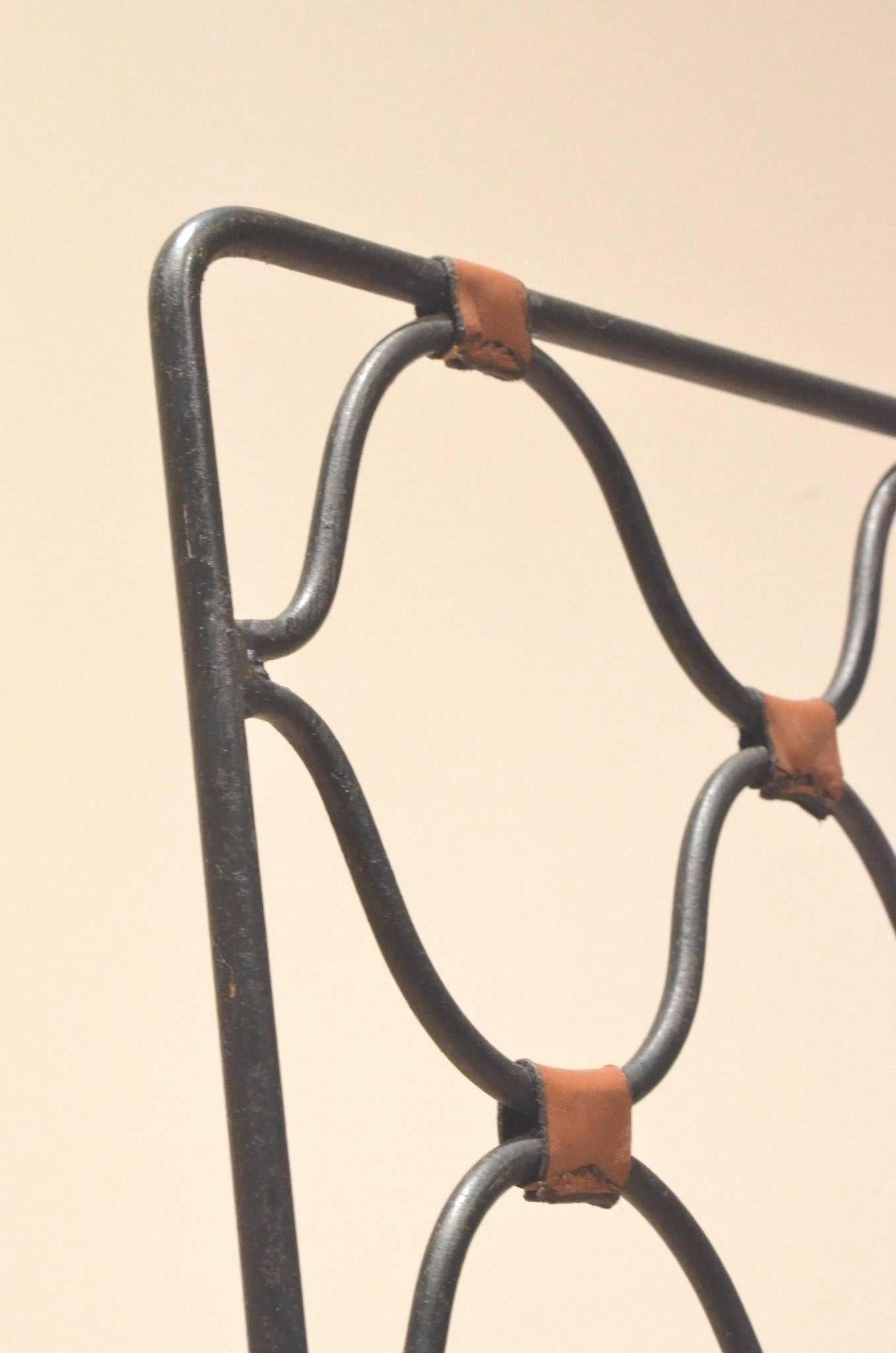 French Mid-Century Design Jacques Adnet Cast Iron & Brown Leather Magazine Rack In Good Condition For Sale In Brussels, Ixelles