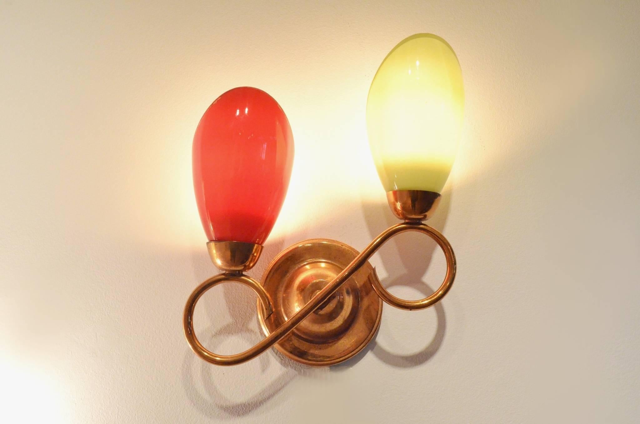 Mid-Century Modern Pair of Midcentury Multicolor Red & Green Glass & Curvy Copper Wall Sconces