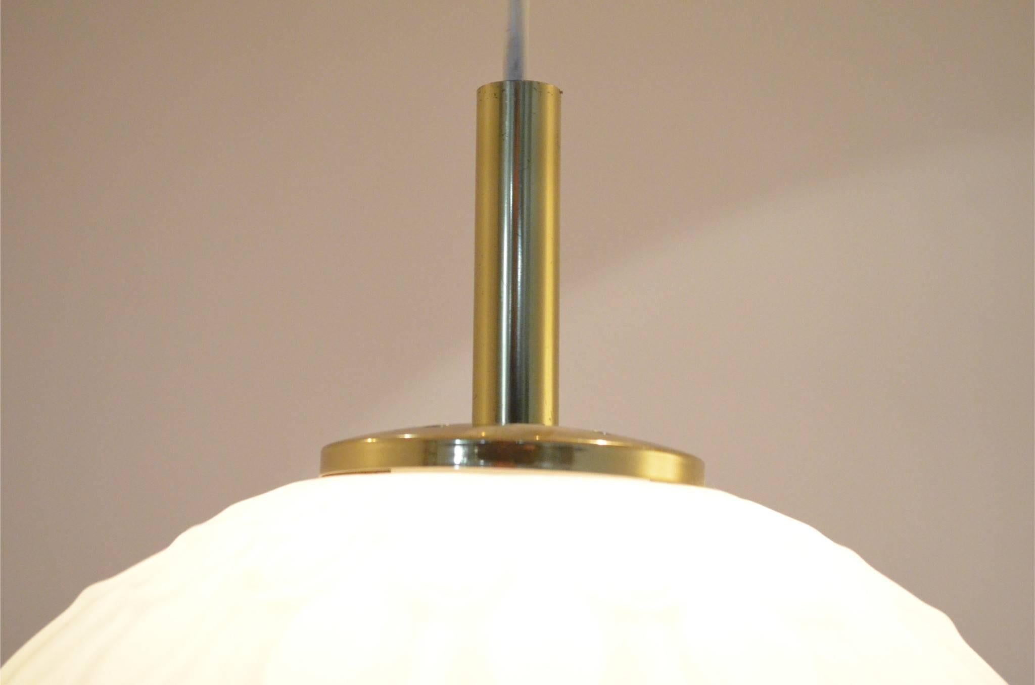Vintage Design 1970s Peil & Putzler Milk Glass Pendant Lamp, Chandelier In Excellent Condition In Brussels, Ixelles