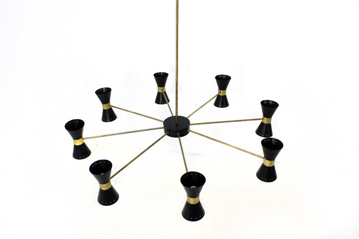 Beautiful Italian Metal Chandelier in Stilnovo Style.
Eight Arms and for 16 bulbs E14 with beautiful Patina on the brass Parts, the metal Parts are lacquered in black, the chandelier has beed rewired. Overall a very good Vintage condition. It can