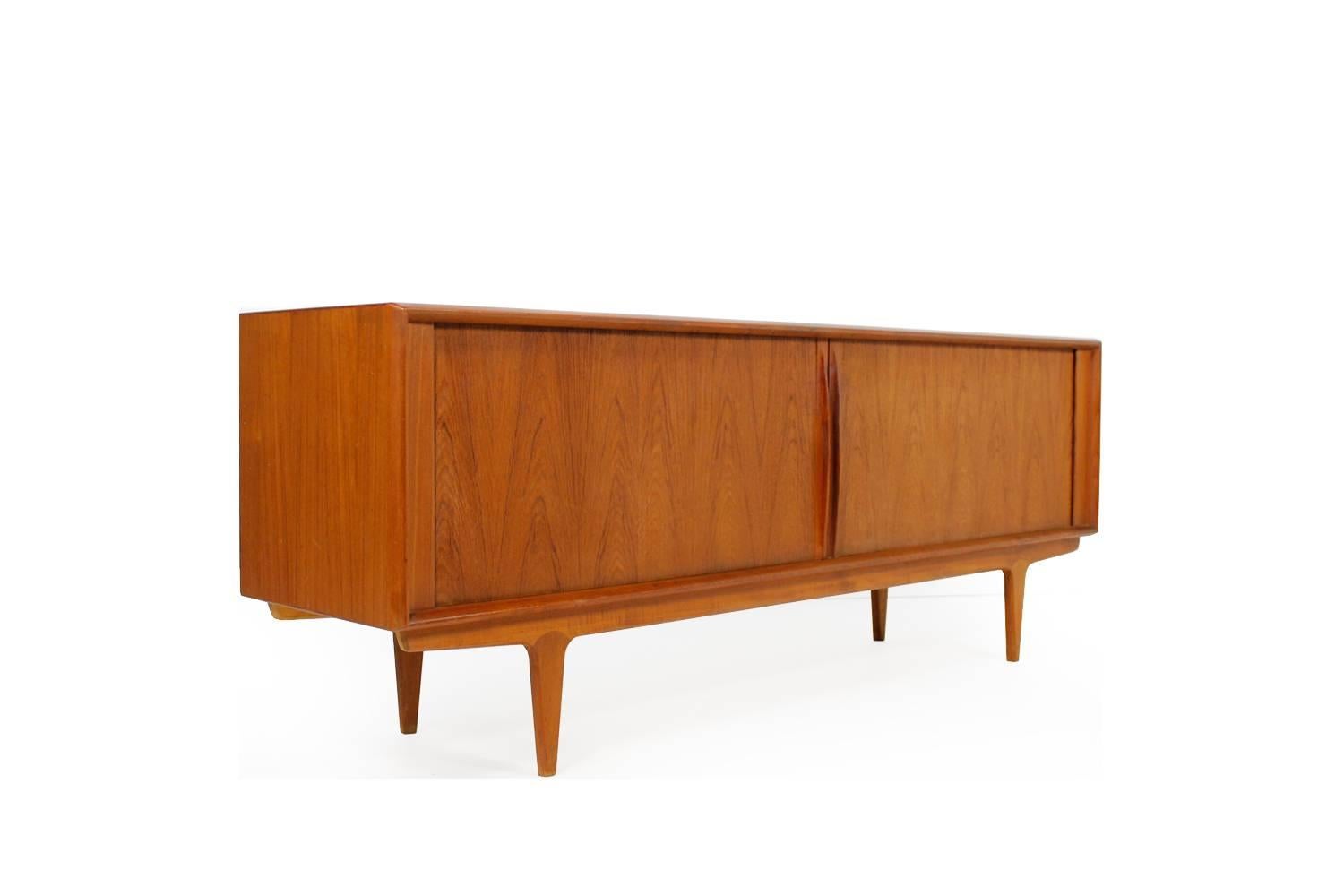 Beautiful 1960s Danish modern design by Bernhard Pedersen & Son (BPS) sideboard made of Teak Wood.
Beautiful condition, also very clean from the inside.